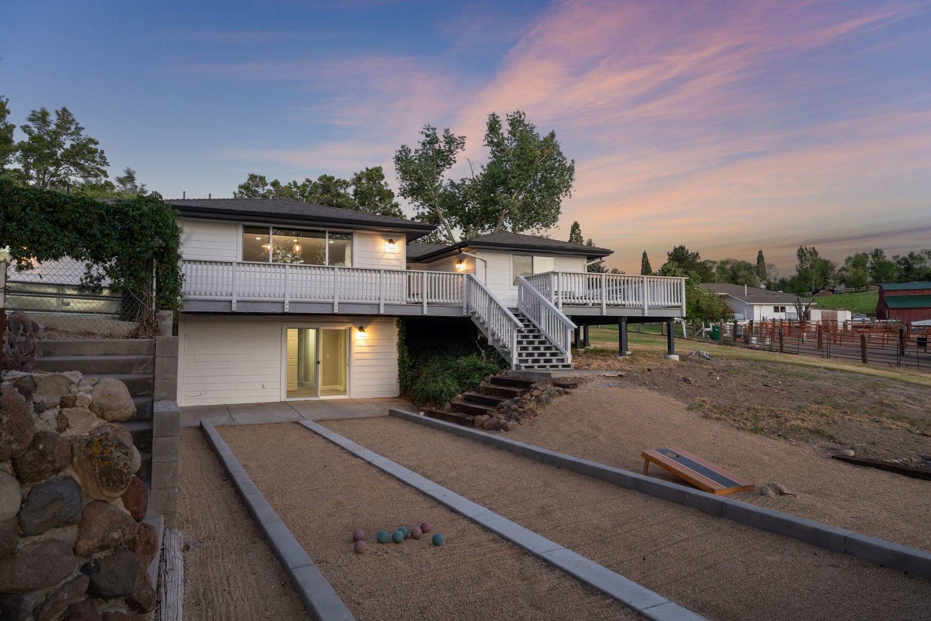  3855 Fairview Road - 物件實景