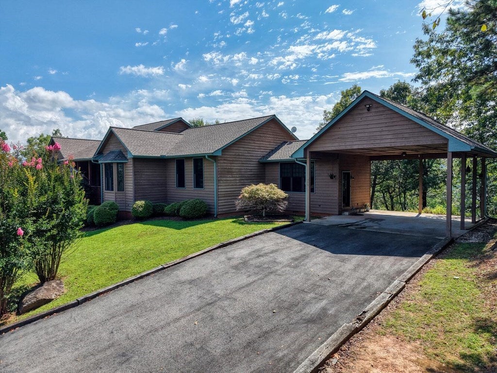 Murphy, North Carolina, 28906, United States, 3 Bedrooms Bedrooms, ,2 BathroomsBathrooms,Residential,For Sale,1926977