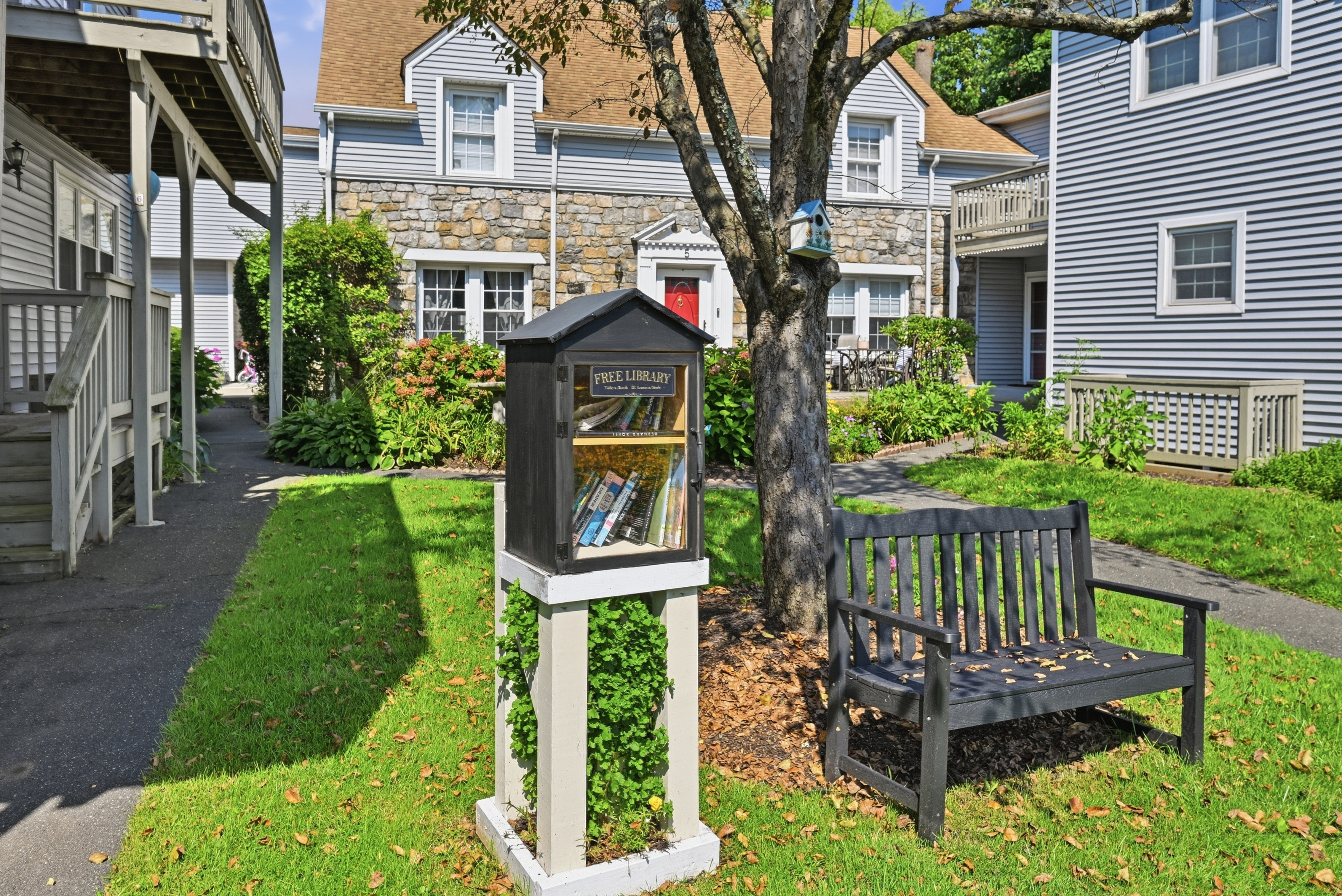  Wonderfully Charming End-Unit Townhouse - 物件實景