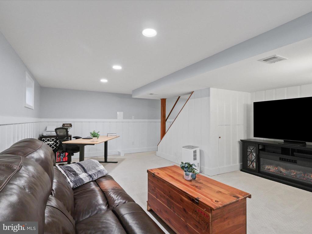 Springfield, Virginia, 22152, United States, 4 Bedrooms Bedrooms, ,3 BathroomsBathrooms,Residential,For Sale,1921904