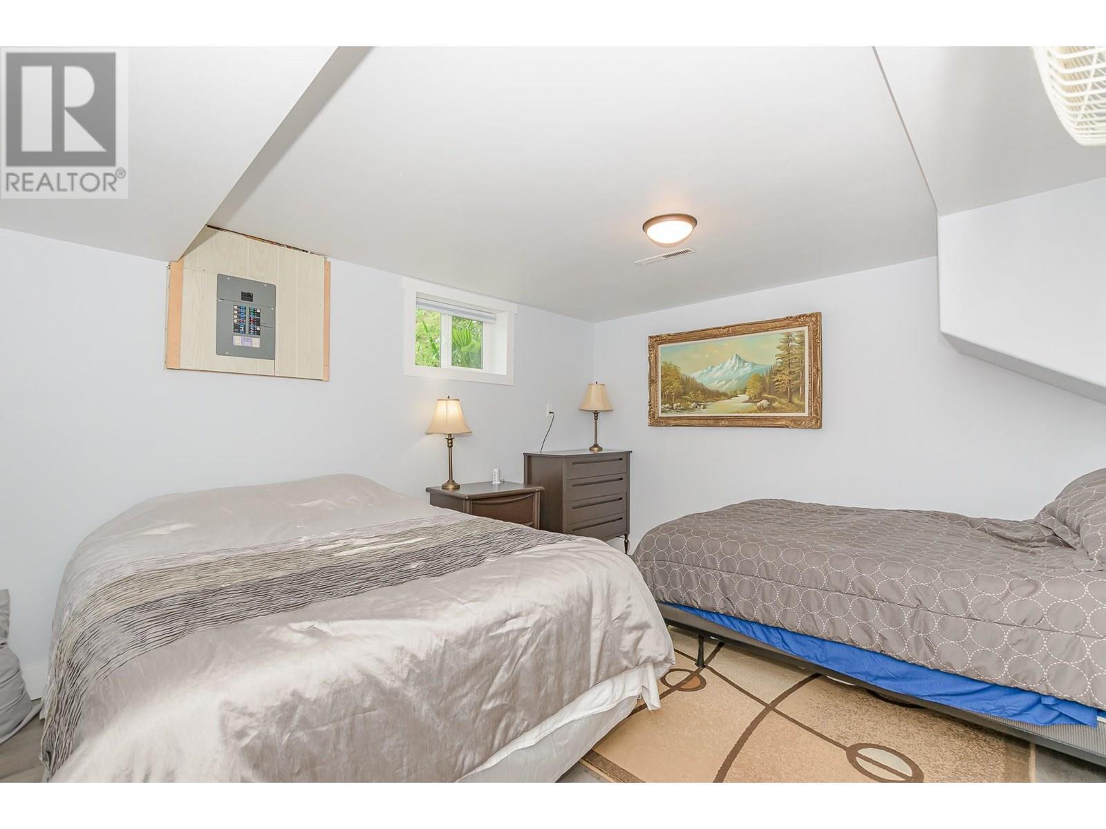 SICAMOUS, British Columbia, V0E 2V4, CA, 3 Bedrooms Bedrooms, ,2 BathroomsBathrooms,Residential,For Sale,1903862