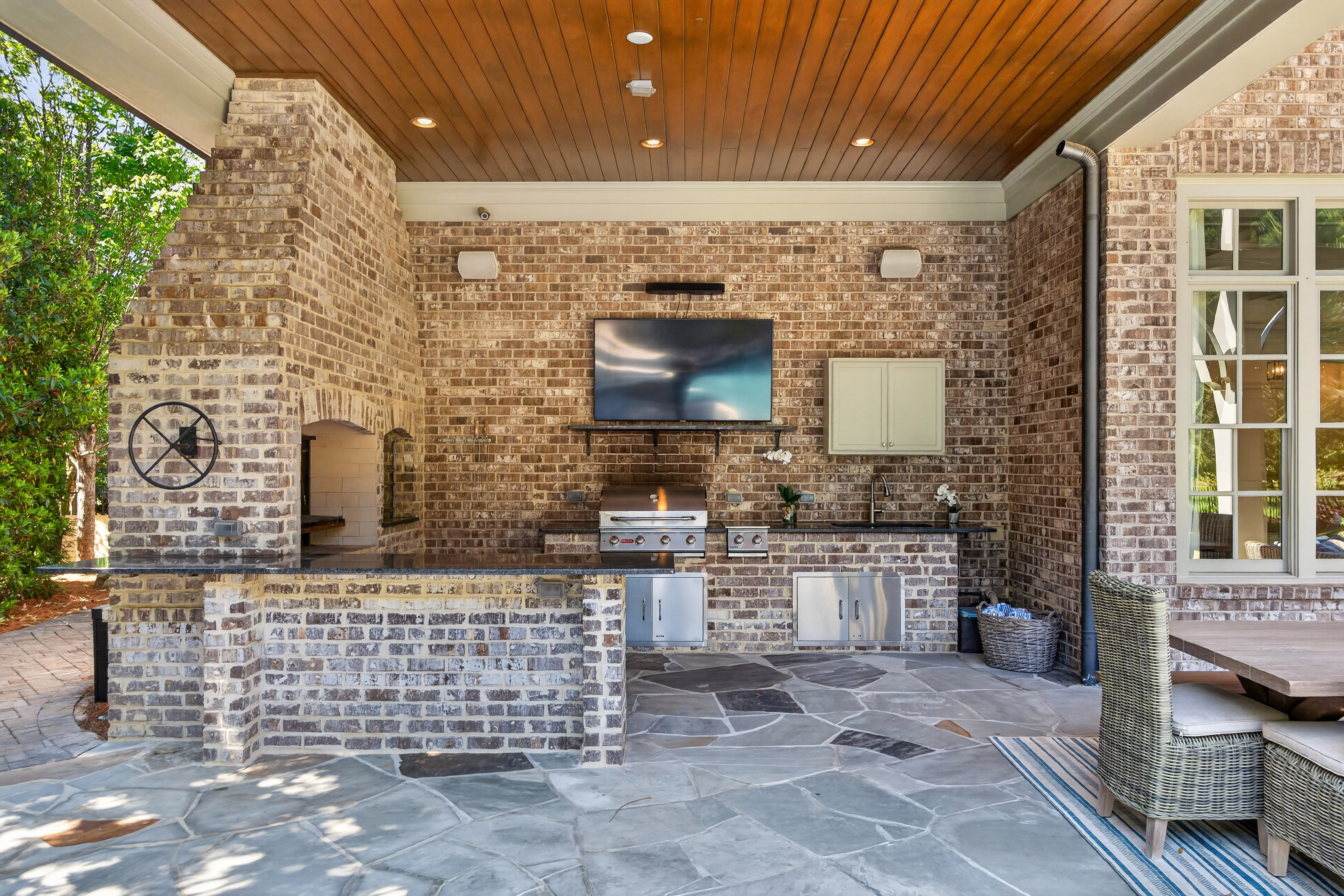  Experience Luxury in One of Georgia’s Most Prestigious Gated Golf Communities - 物件實景