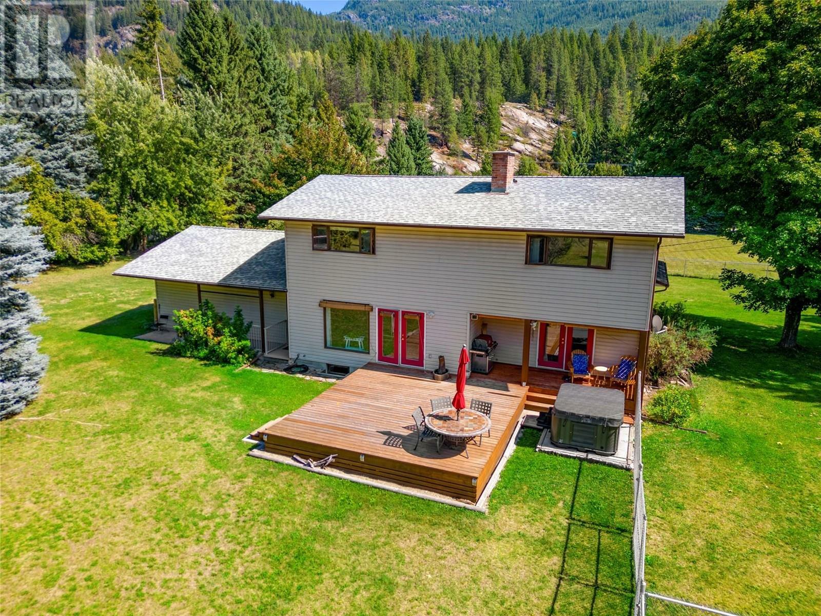 CASTLEGAR, British Columbia, V1N 4S6, CA, 4 Bedrooms Bedrooms, ,3 BathroomsBathrooms,Residential,For Sale,1859816