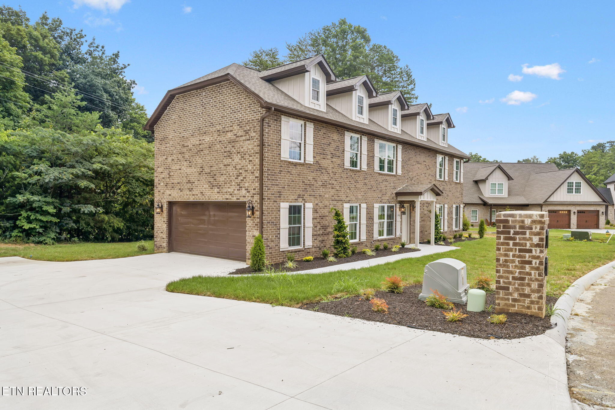 Maryville, Tennessee, 37803, United States, 4 Bedrooms Bedrooms, ,4 BathroomsBathrooms,Residential,For Sale,1874124