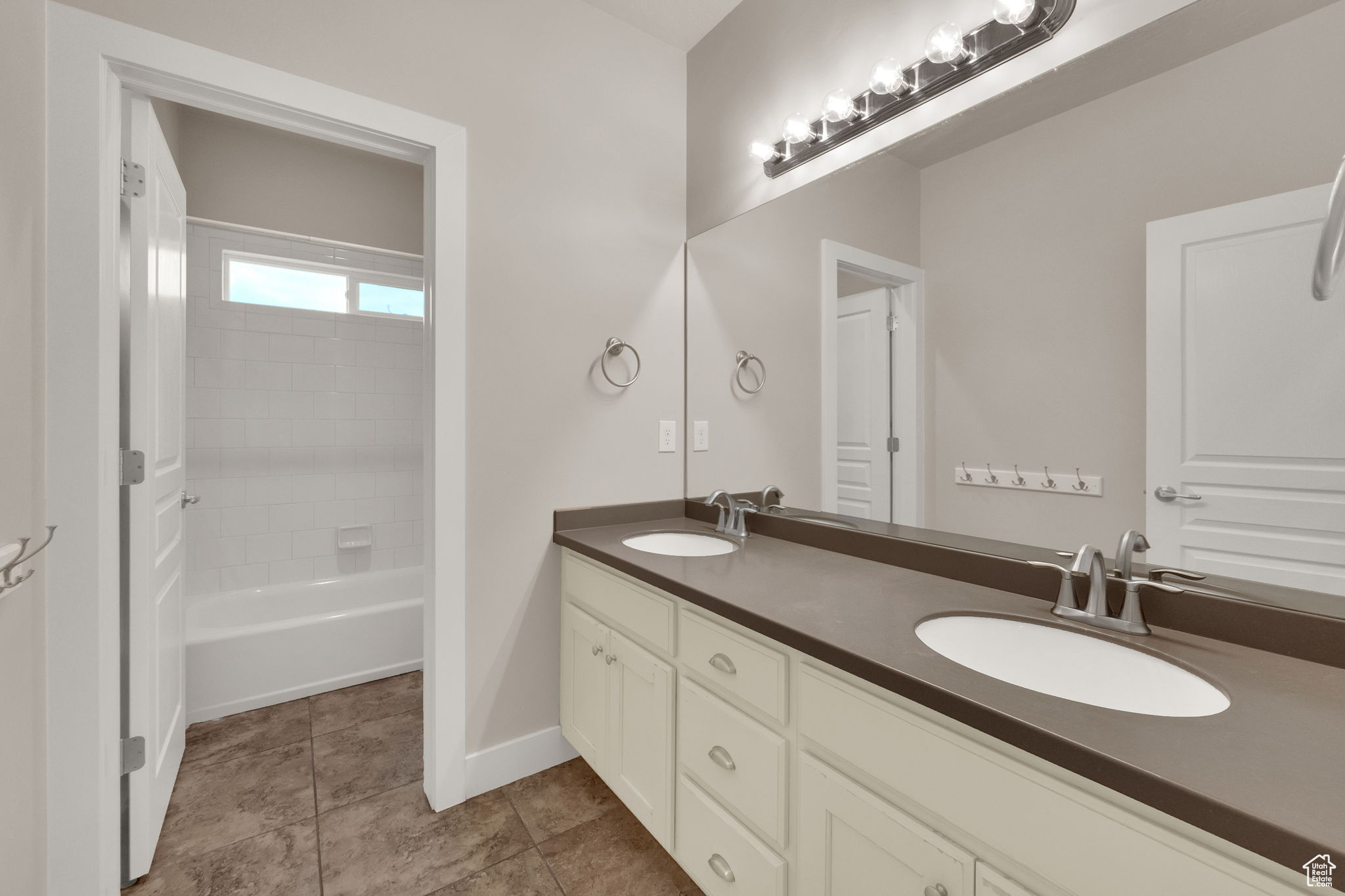 Herriman, Utah, 84096, United States, 5 Bedrooms Bedrooms, ,3 BathroomsBathrooms,Residential,For Sale,1991477