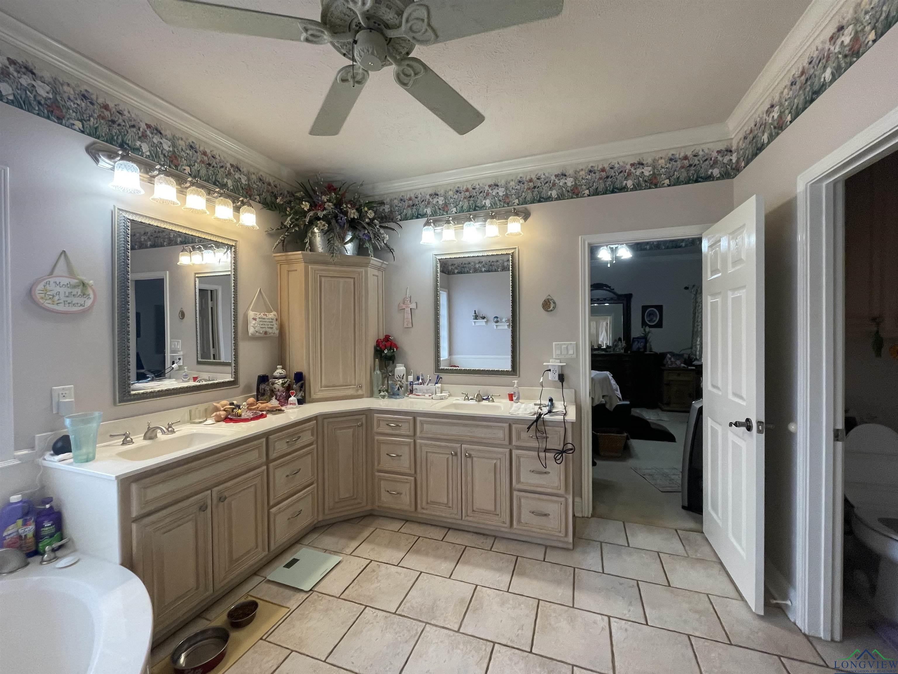 Nacogdoches, Texas, 75964, United States, 4 Bedrooms Bedrooms, ,4 BathroomsBathrooms,Residential,For Sale,1708652