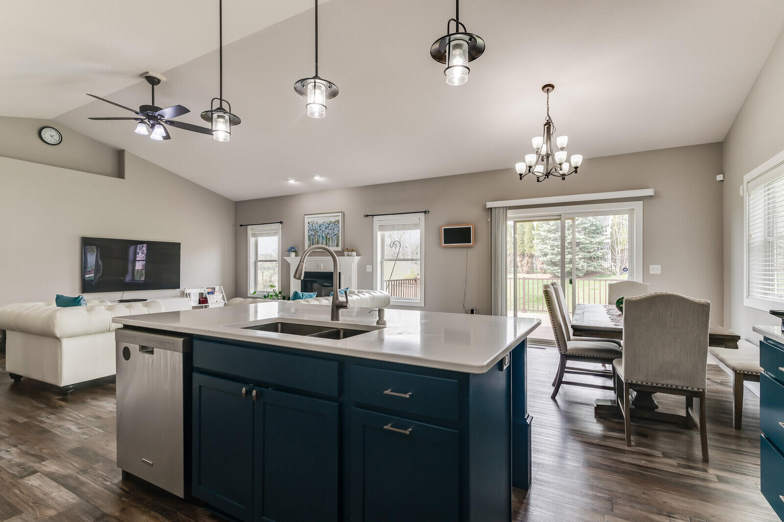 Onalaska, Wisconsin, 54650, United States, 3 Bedrooms Bedrooms, ,3 BathroomsBathrooms,Residential,For Sale,2037961