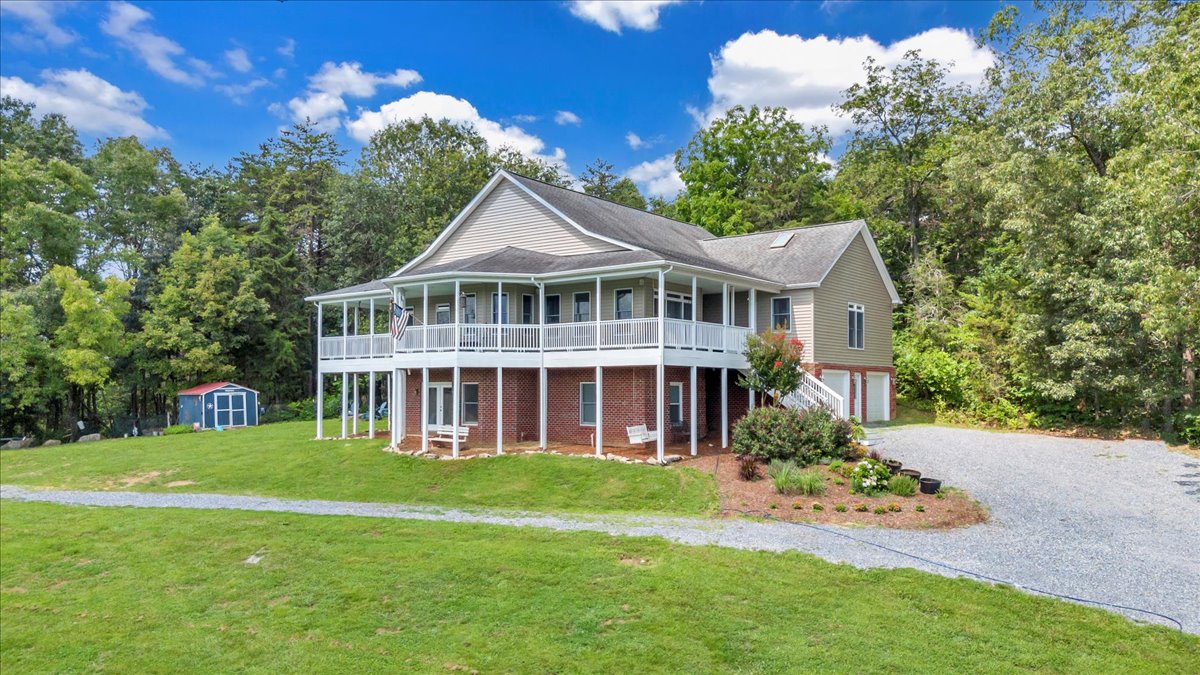 Buchanan, Virginia, 24066, United States, 5 Bedrooms Bedrooms, ,4 BathroomsBathrooms,Residential,For Sale,1900741