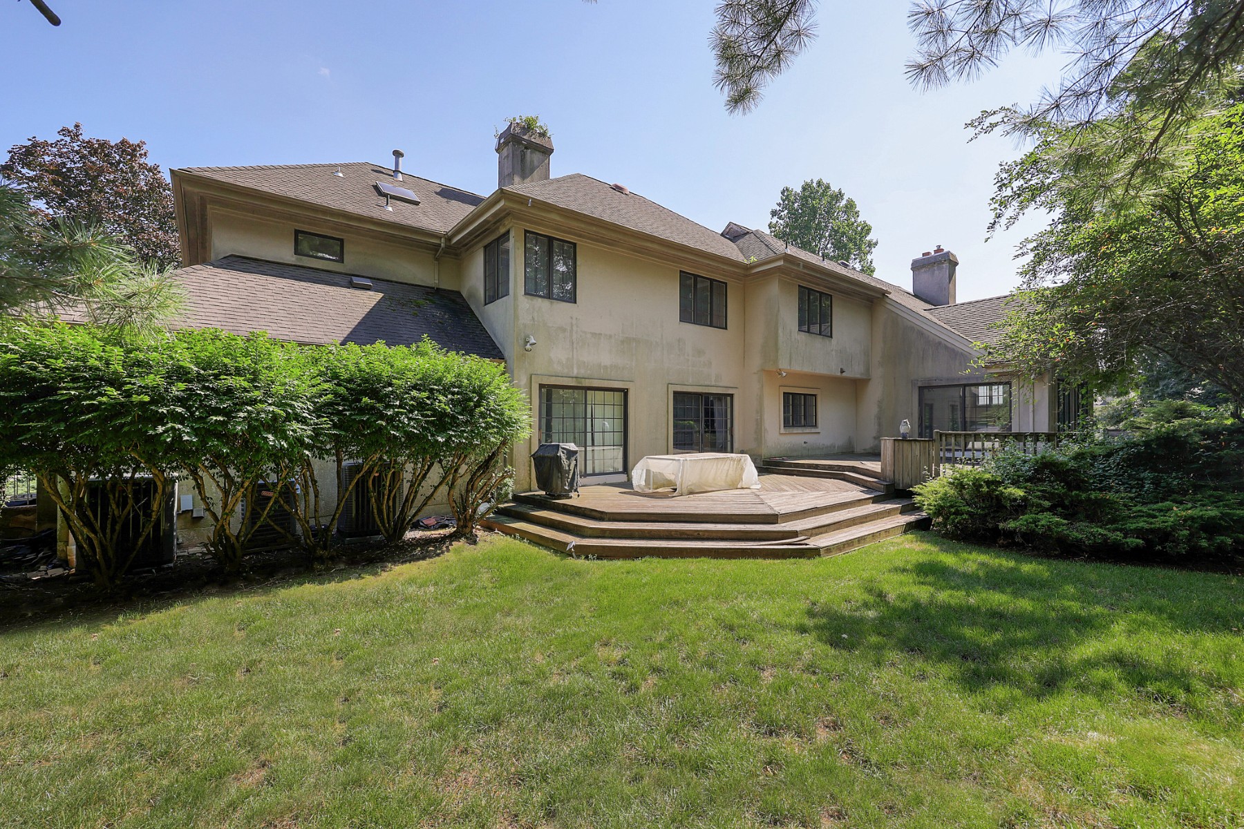  Contemporary Colonial Set in Peaceful Private Setting - 物件實景