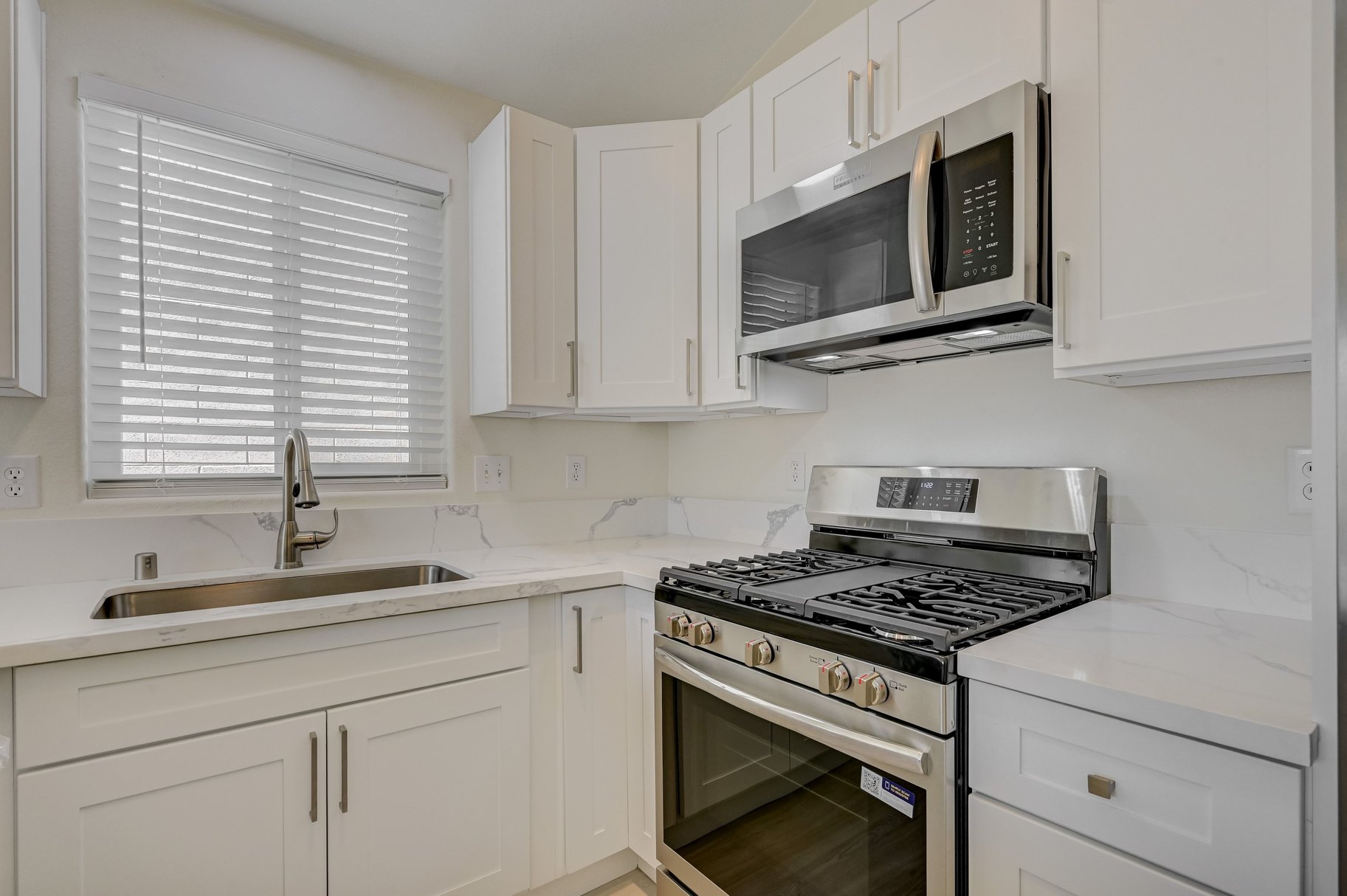  Newly Updated 3 Bed 2 Bath - 物件實景