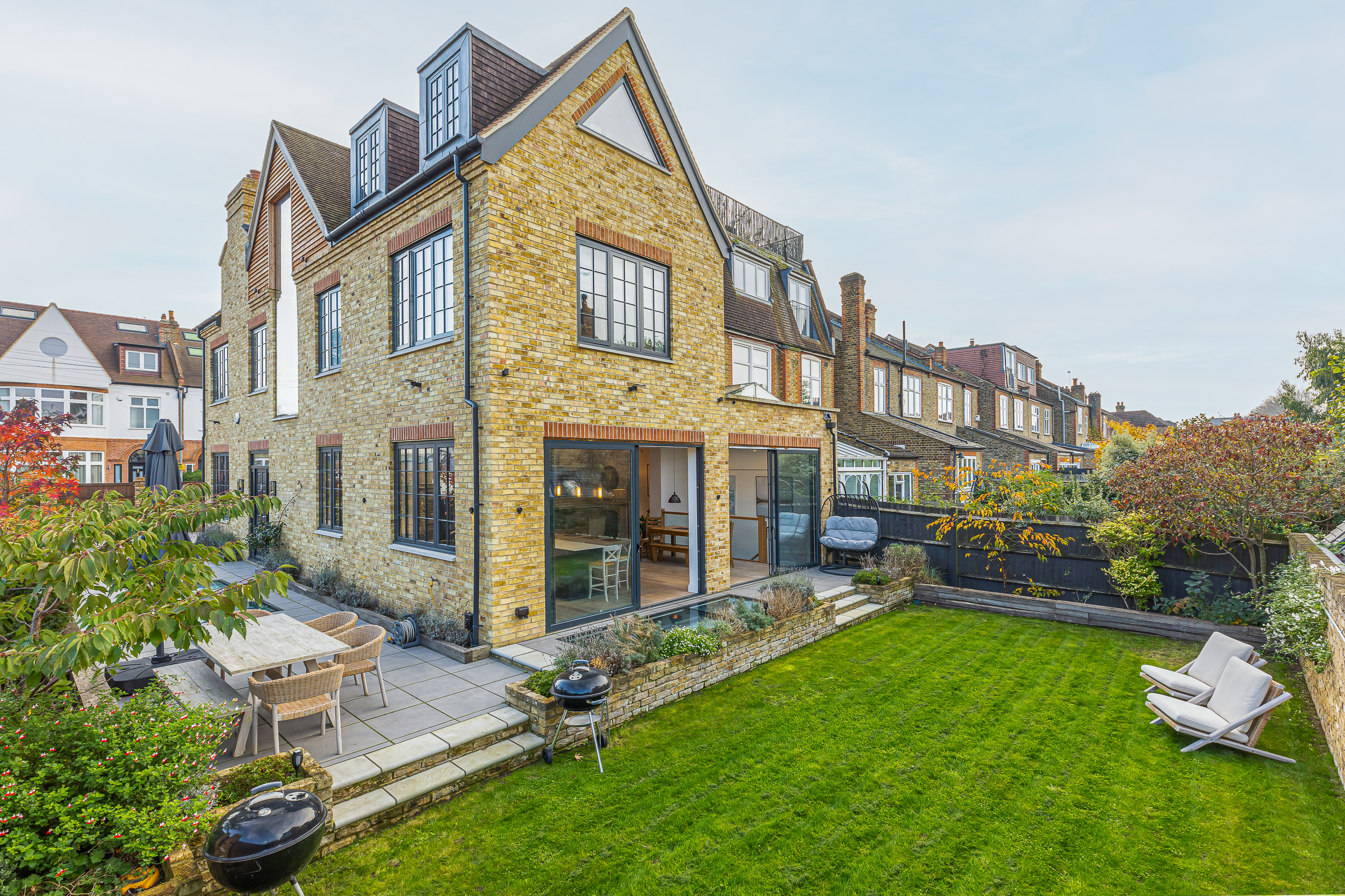 Stunning newly built detached home on Langside Avenue 