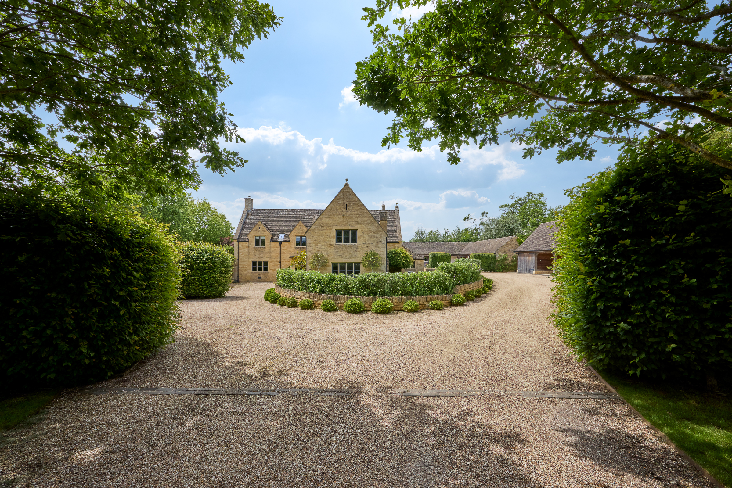  A Complete Cotswold Estate in One of Gloucestershire