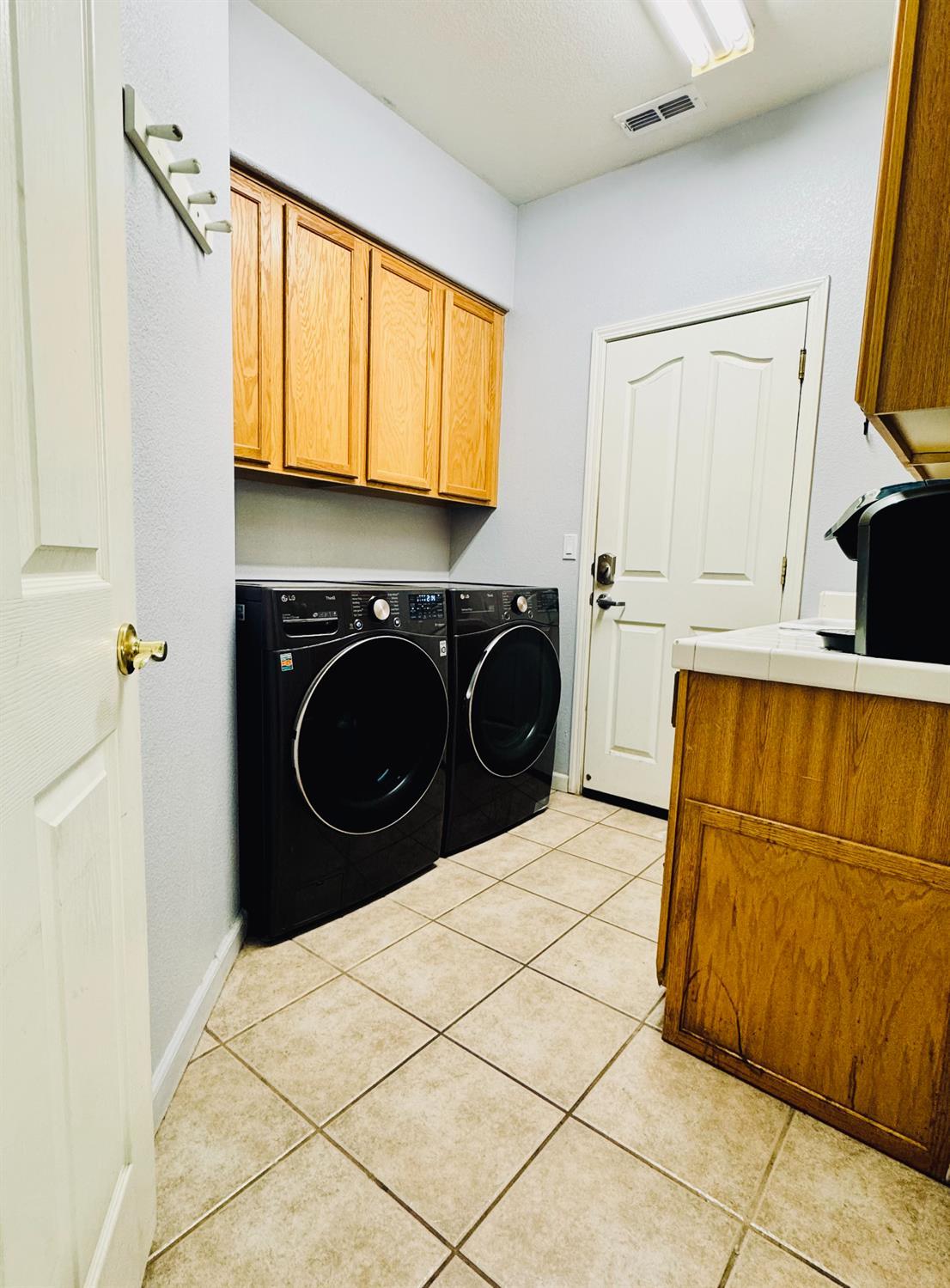 Elk Grove, California, 95624, United States, 4 Bedrooms Bedrooms, ,3 BathroomsBathrooms,Residential,For Sale,1976777