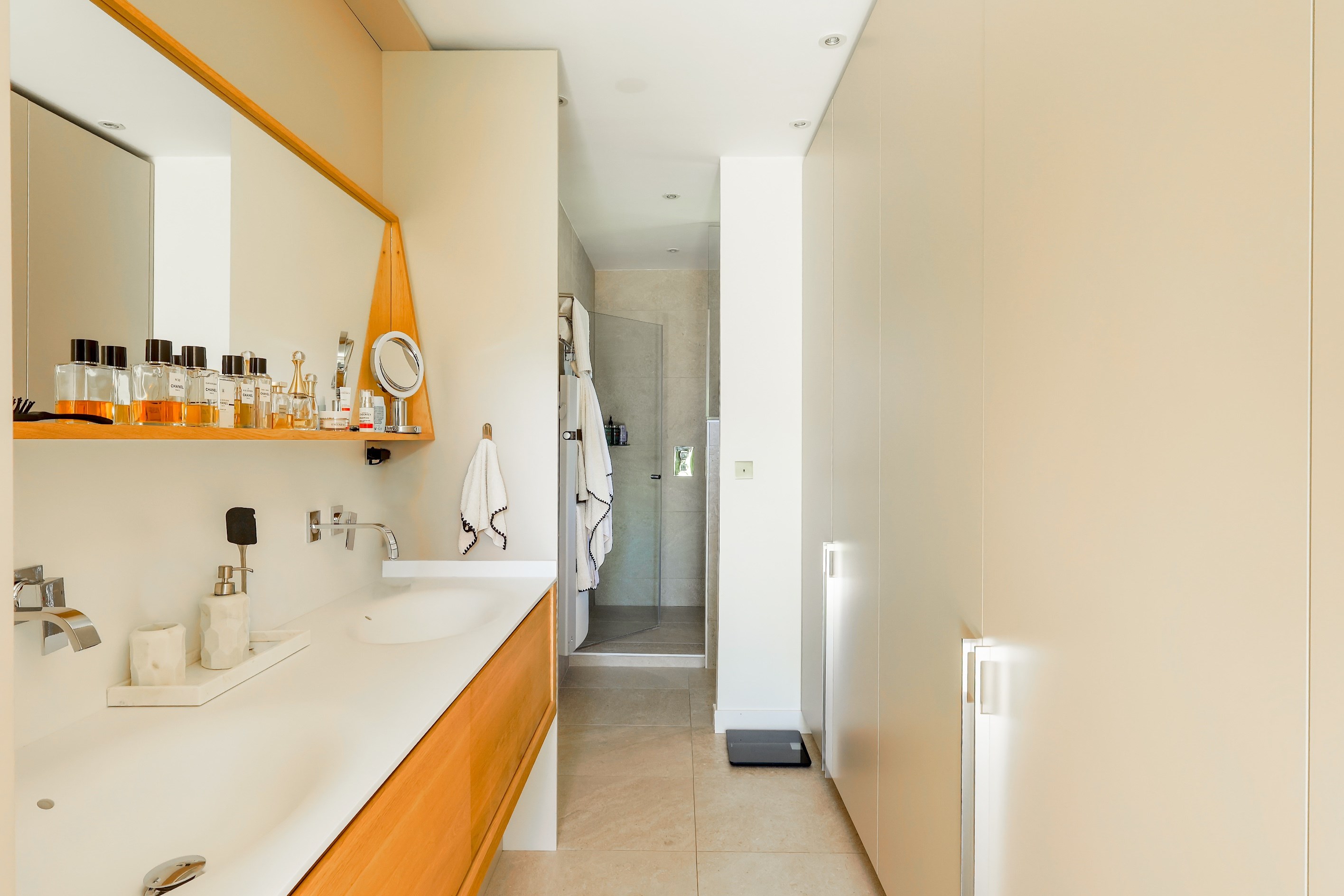  PUYRICARD – Elegant single-storey 350 sqm property with swimming pool and guest… - 物件實景