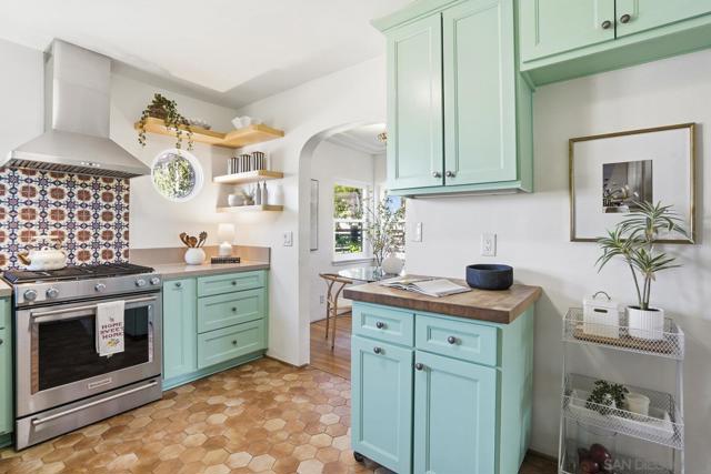 San Diego, California, 92116, United States, 2 Bedrooms Bedrooms, ,1 BathroomBathrooms,Residential,For Sale,1988896