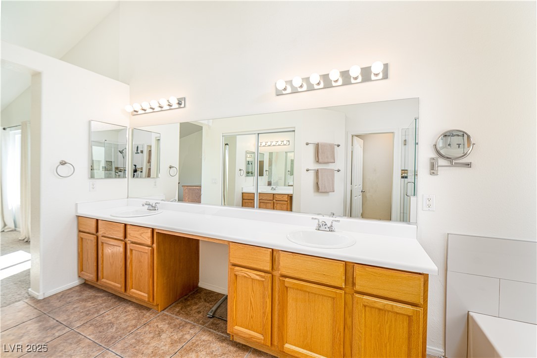 Las Vegas, Nevada, 89129, United States, 4 Bedrooms Bedrooms, ,3 BathroomsBathrooms,Residential,For Sale,1958001