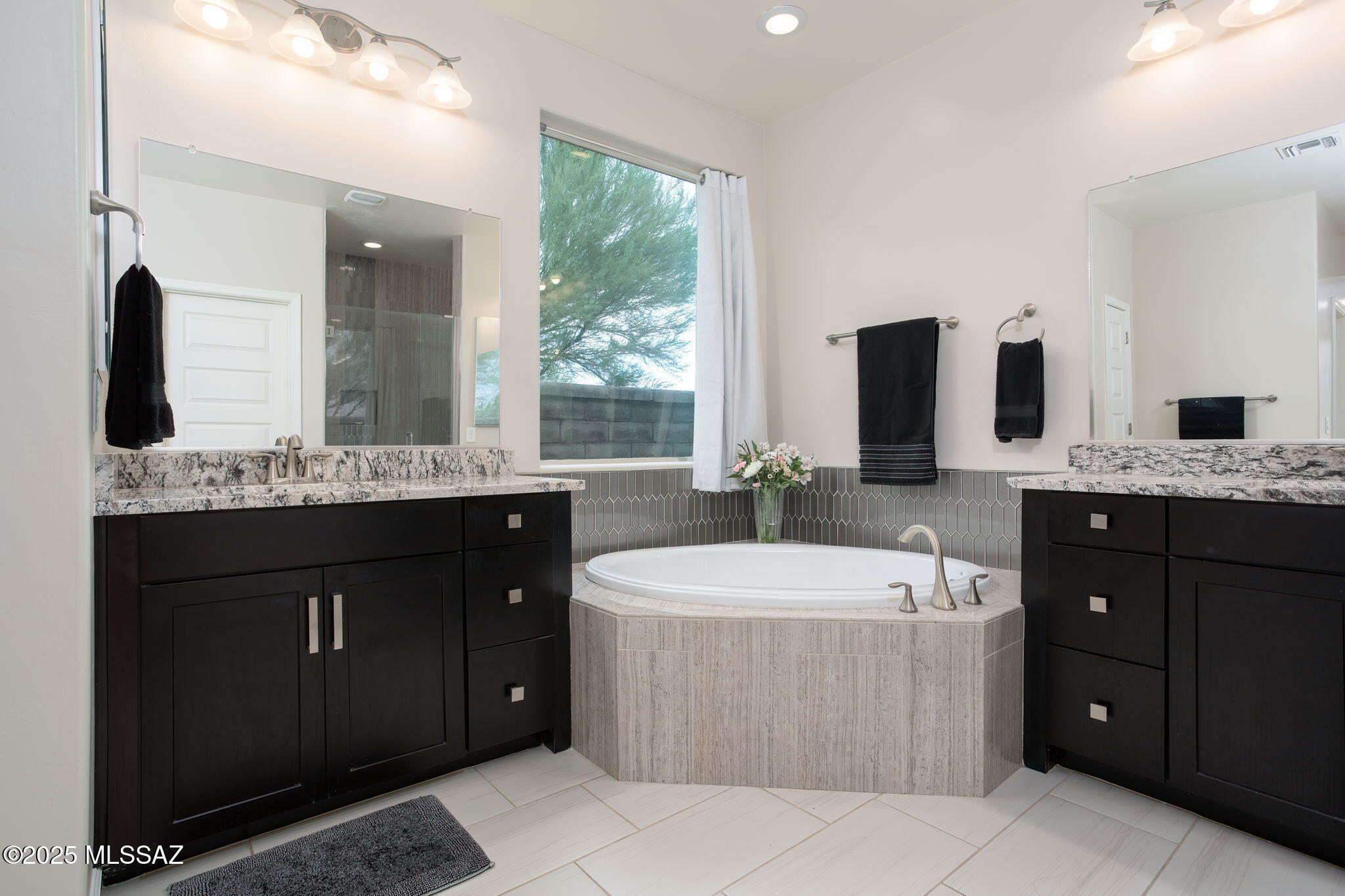 Oro Valley, Arizona, 85742, United States, 3 Bedrooms Bedrooms, ,3 BathroomsBathrooms,Residential,For Sale,1919699