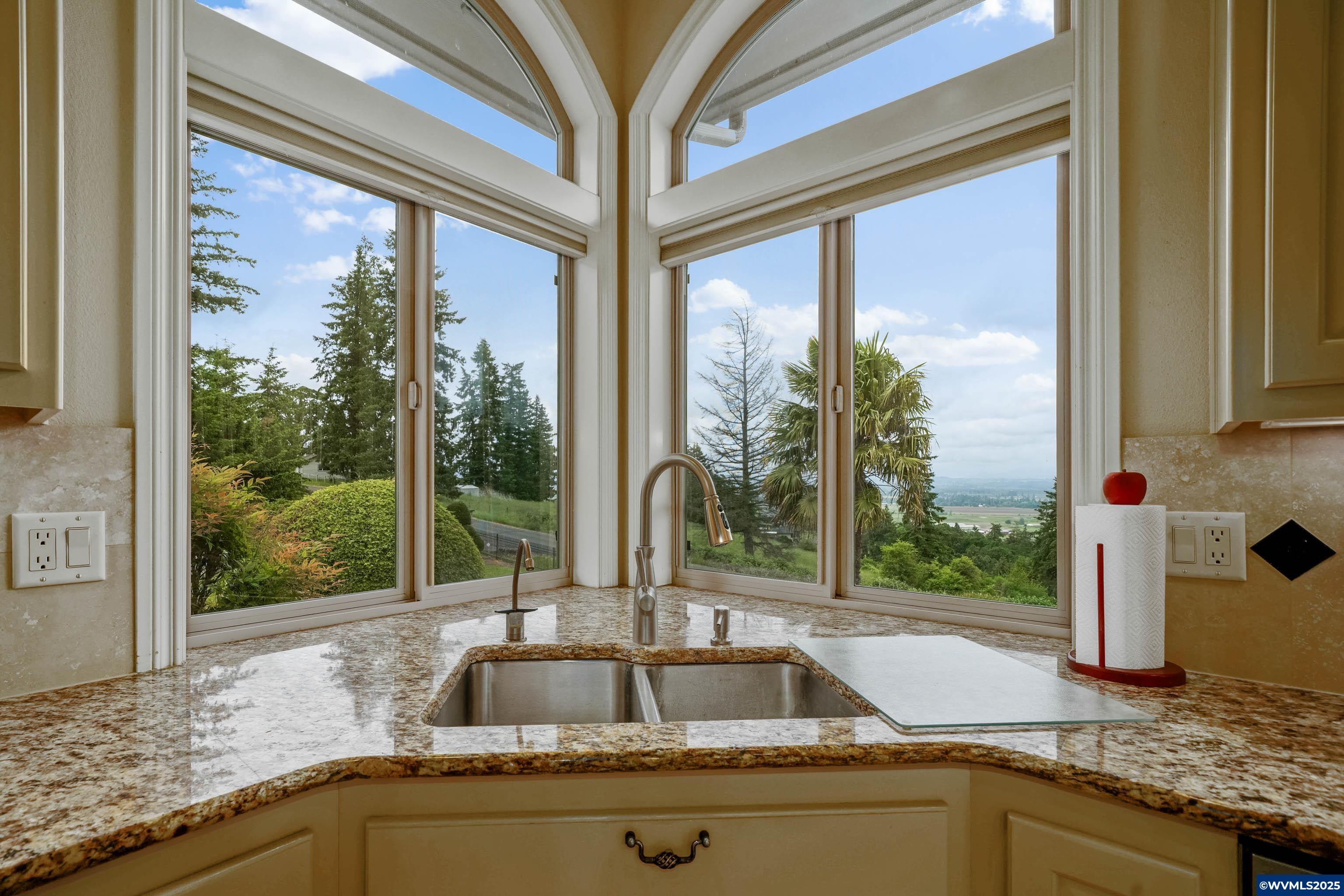 Turner, Oregon, 97392, United States, 4 Bedrooms Bedrooms, ,3 BathroomsBathrooms,Residential,For Sale,1827852