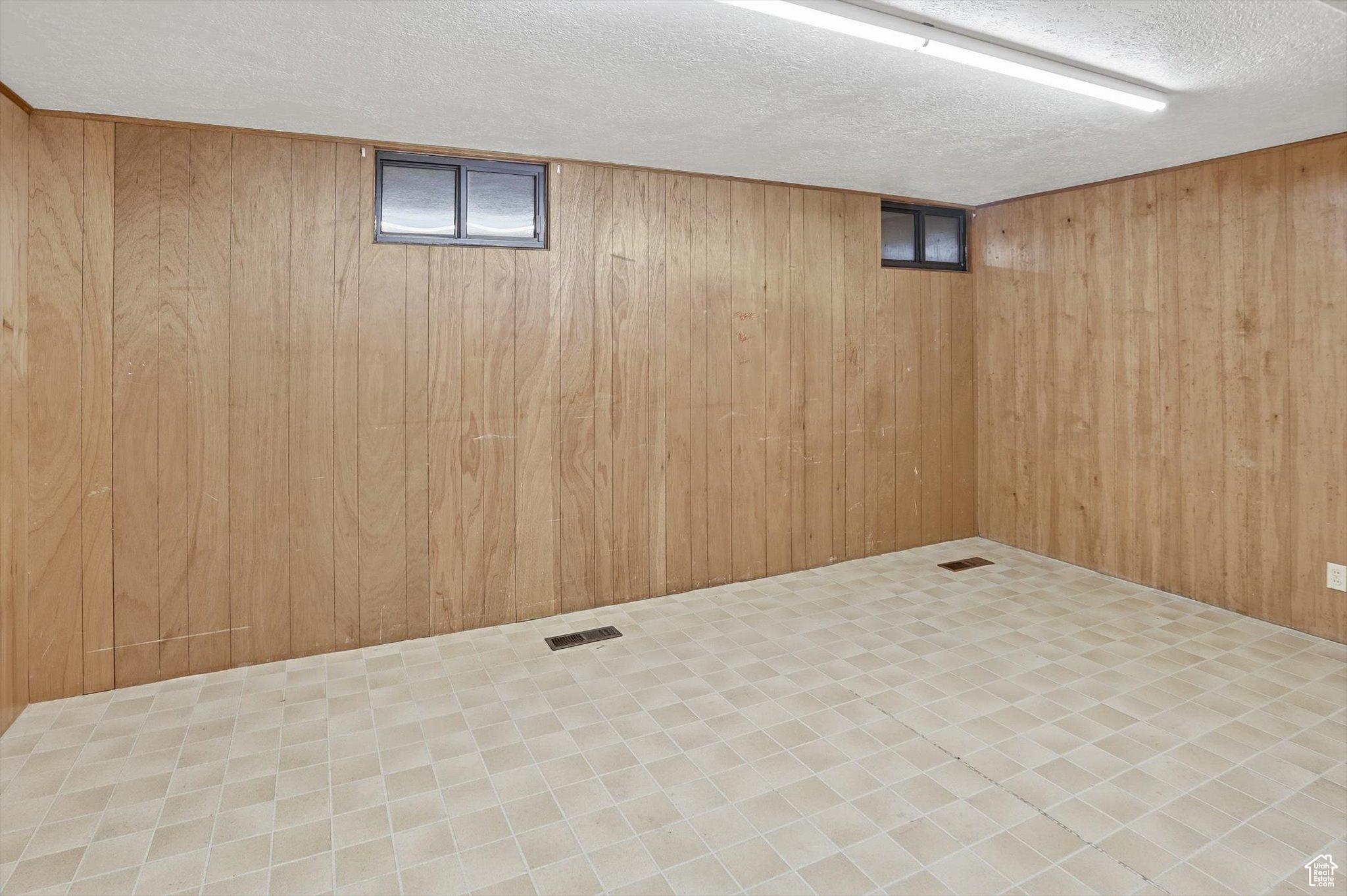 Logan, Utah, 84341, United States, 5 Bedrooms Bedrooms, ,1 BathroomBathrooms,Residential,For Sale,1983930