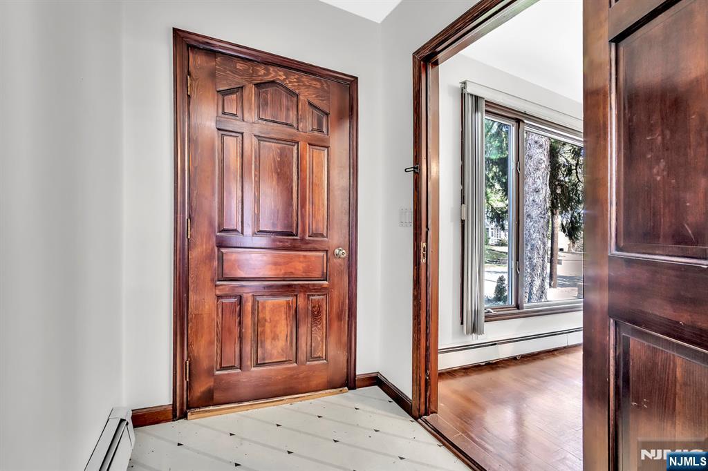 Allendale, New Jersey, 07401, United States, 2 Bedrooms Bedrooms, ,2 BathroomsBathrooms,Residential,For Sale,1829462
