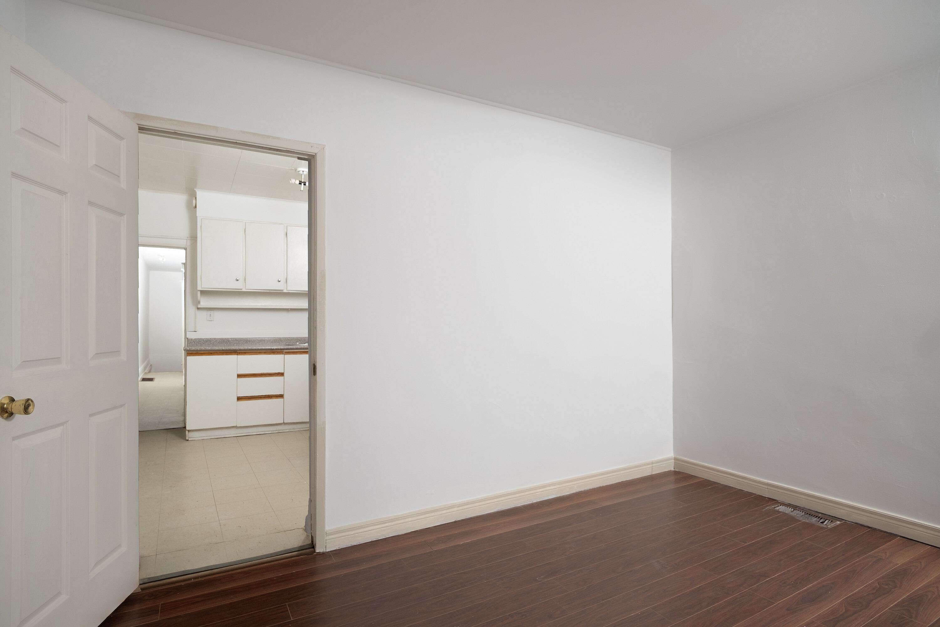  641 St Clair Ave W - 物件實景