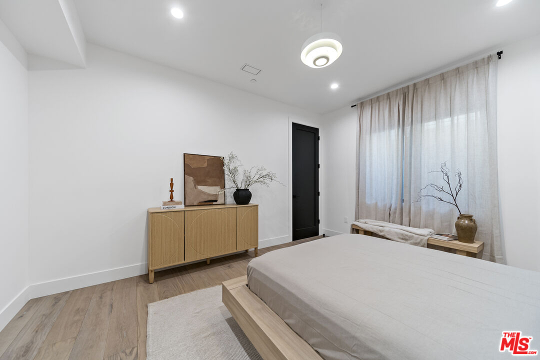 Los Angeles, California, 90065, United States, 3 Bedrooms Bedrooms, ,3 BathroomsBathrooms,Residential,For Sale,1939626