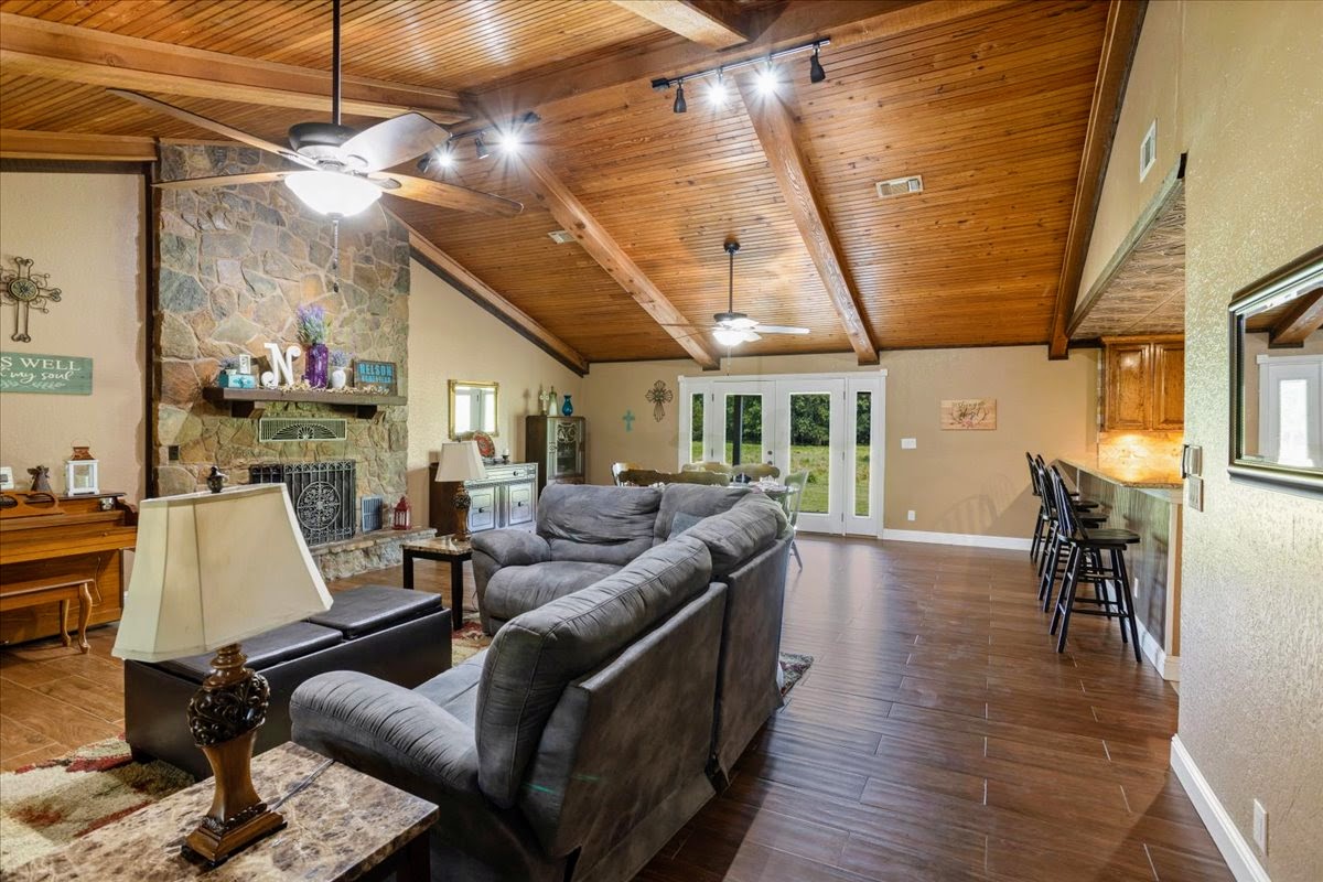 Savoy, Texas, 75479, United States, 3 Bedrooms Bedrooms, ,2 BathroomsBathrooms,Residential,For Sale,1979874