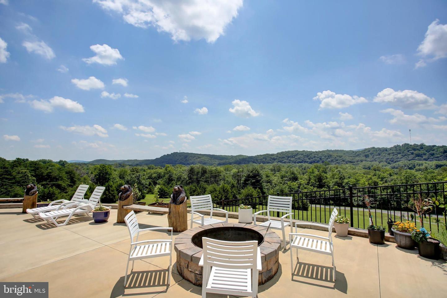 Big Pool, Maryland, 21711, United States, 5 Bedrooms Bedrooms, ,4 BathroomsBathrooms,Residential,For Sale,1897017