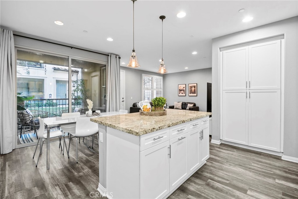 Irvine, California, 92618, United States, 2 Bedrooms Bedrooms, ,2 BathroomsBathrooms,Residential,For Sale,1987826