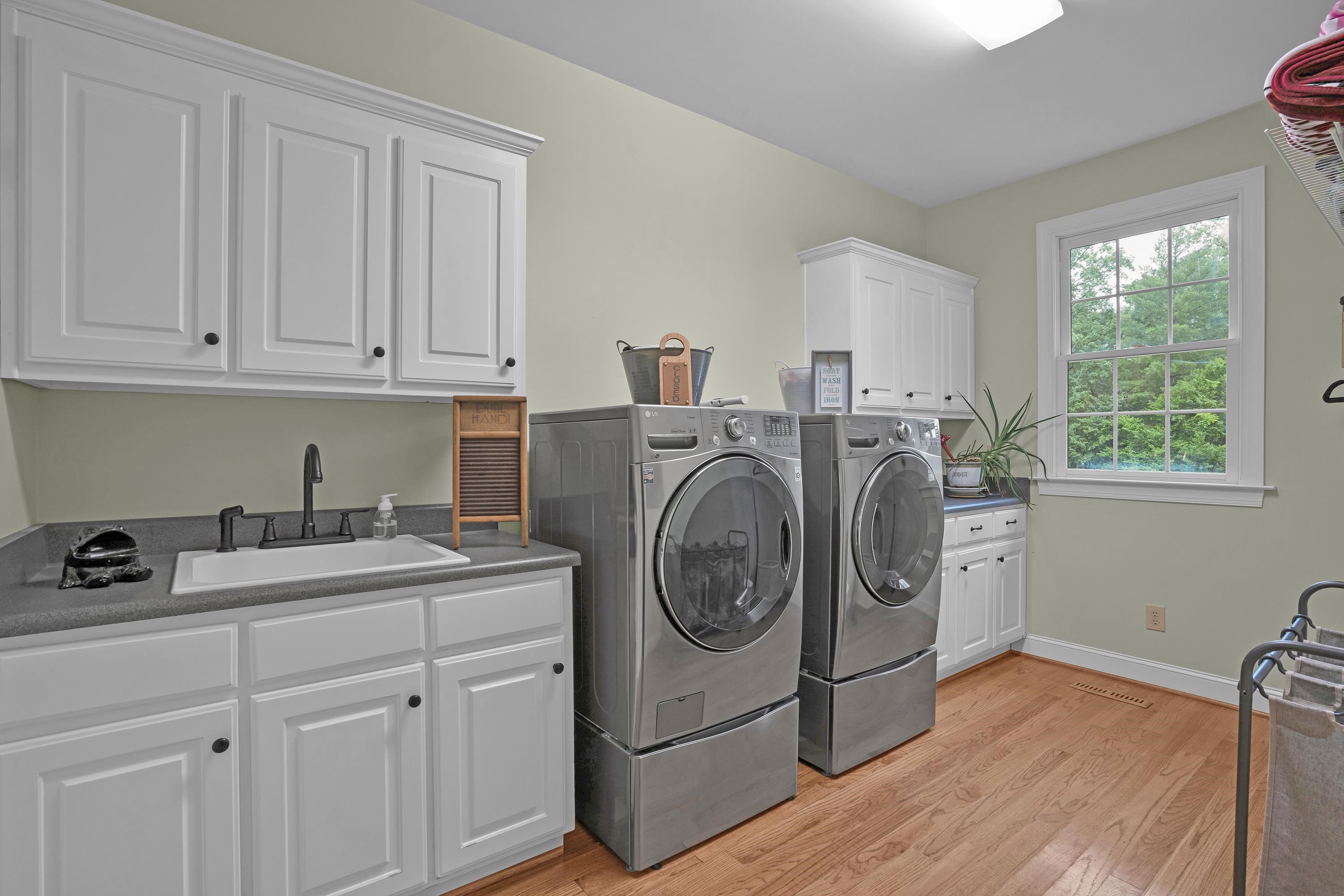 Landrum, South Carolina, 29356, United States, 5 Bedrooms Bedrooms, ,4 BathroomsBathrooms,Residential,For Sale,1868814