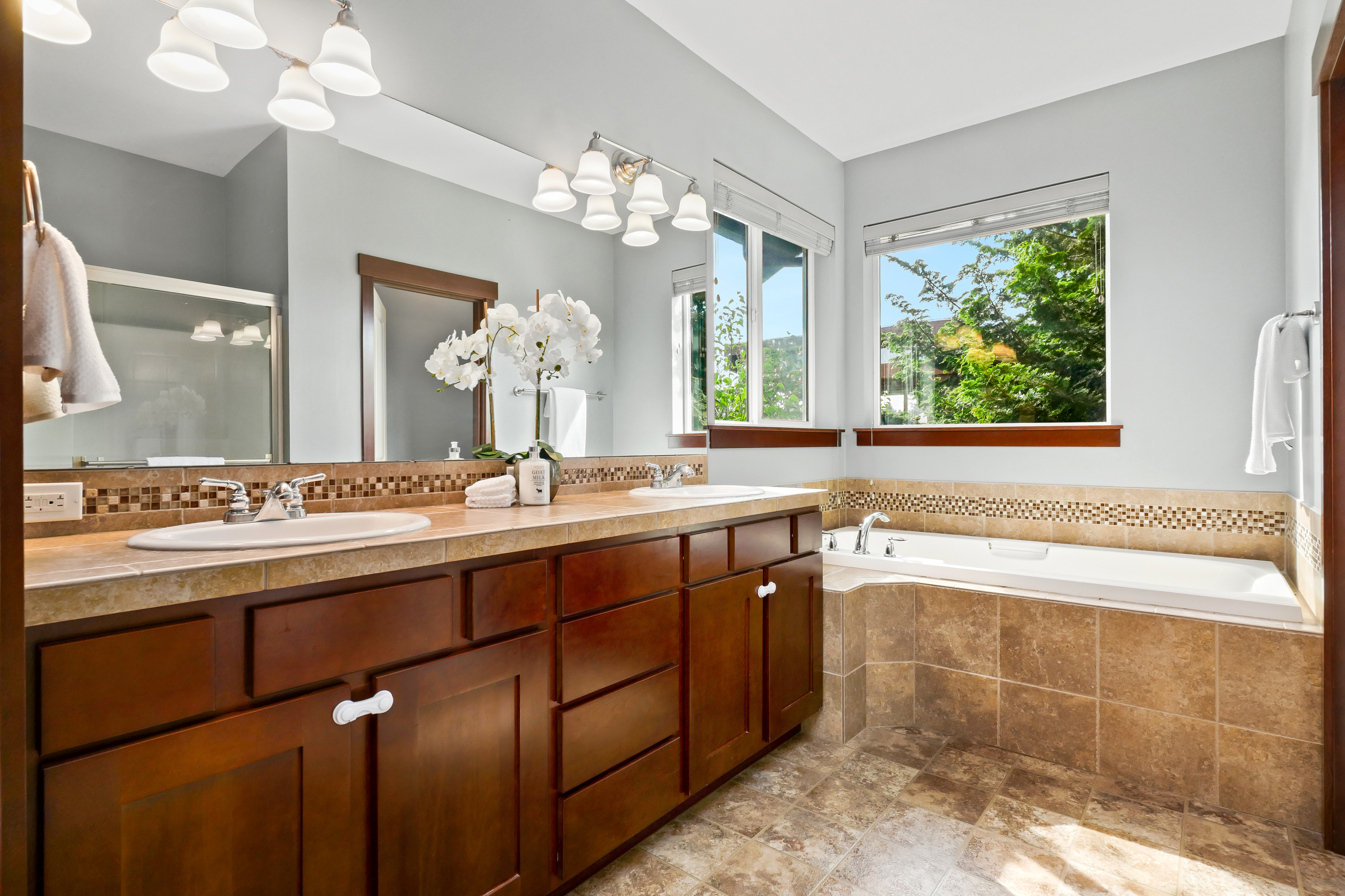  Quail Run  Refined Northwest Living in Arlington Heights - 物件實景