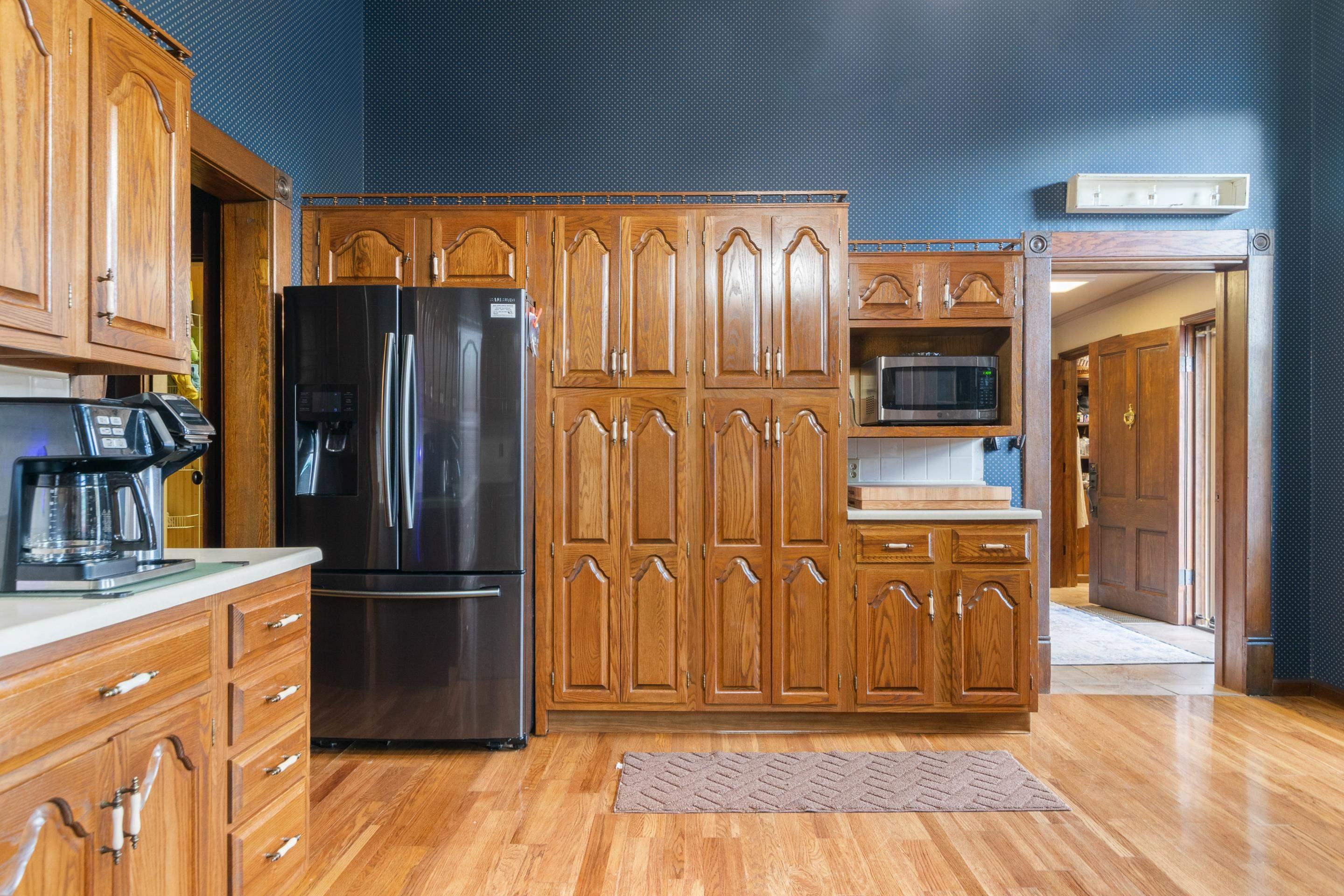 Tazewell, Virginia, 24651, United States, 6 Bedrooms Bedrooms, ,4 BathroomsBathrooms,Residential,For Sale,1905937