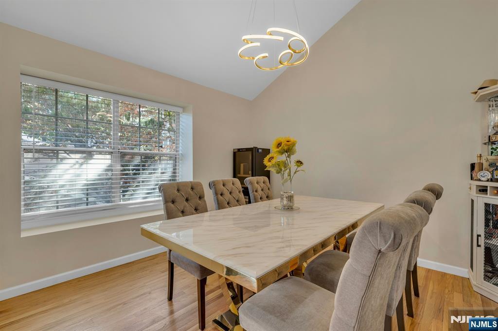 Palisades Park, New Jersey, 07650, United States, 2 Bedrooms Bedrooms, ,3 BathroomsBathrooms,Residential,For Sale,1960727