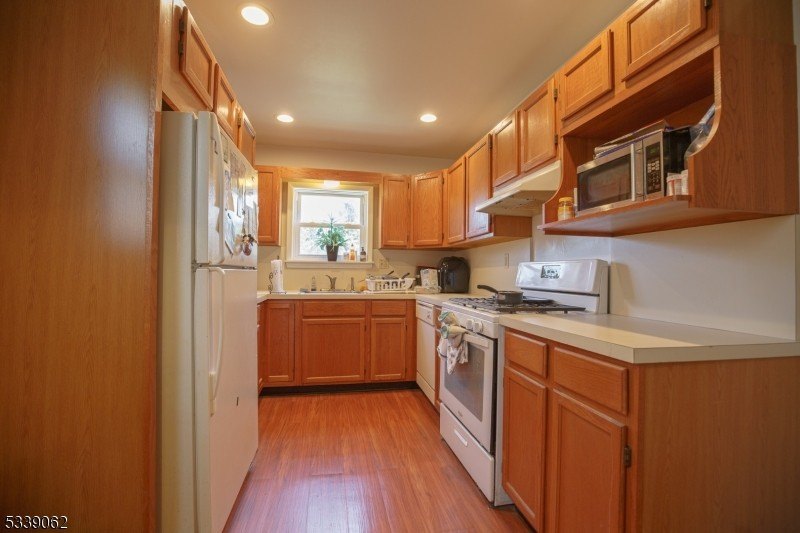 Linden City, New Jersey, 07036-2802, United States, 4 Bedrooms Bedrooms, ,2 BathroomsBathrooms,Residential,For Sale,1977001