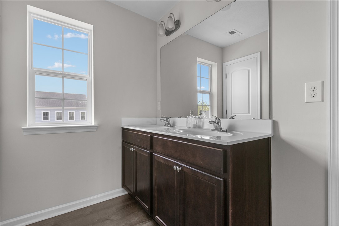 South Park, Pennsylvania, 15129, United States, 4 Bedrooms Bedrooms, ,3 BathroomsBathrooms,Residential,For Sale,1876041