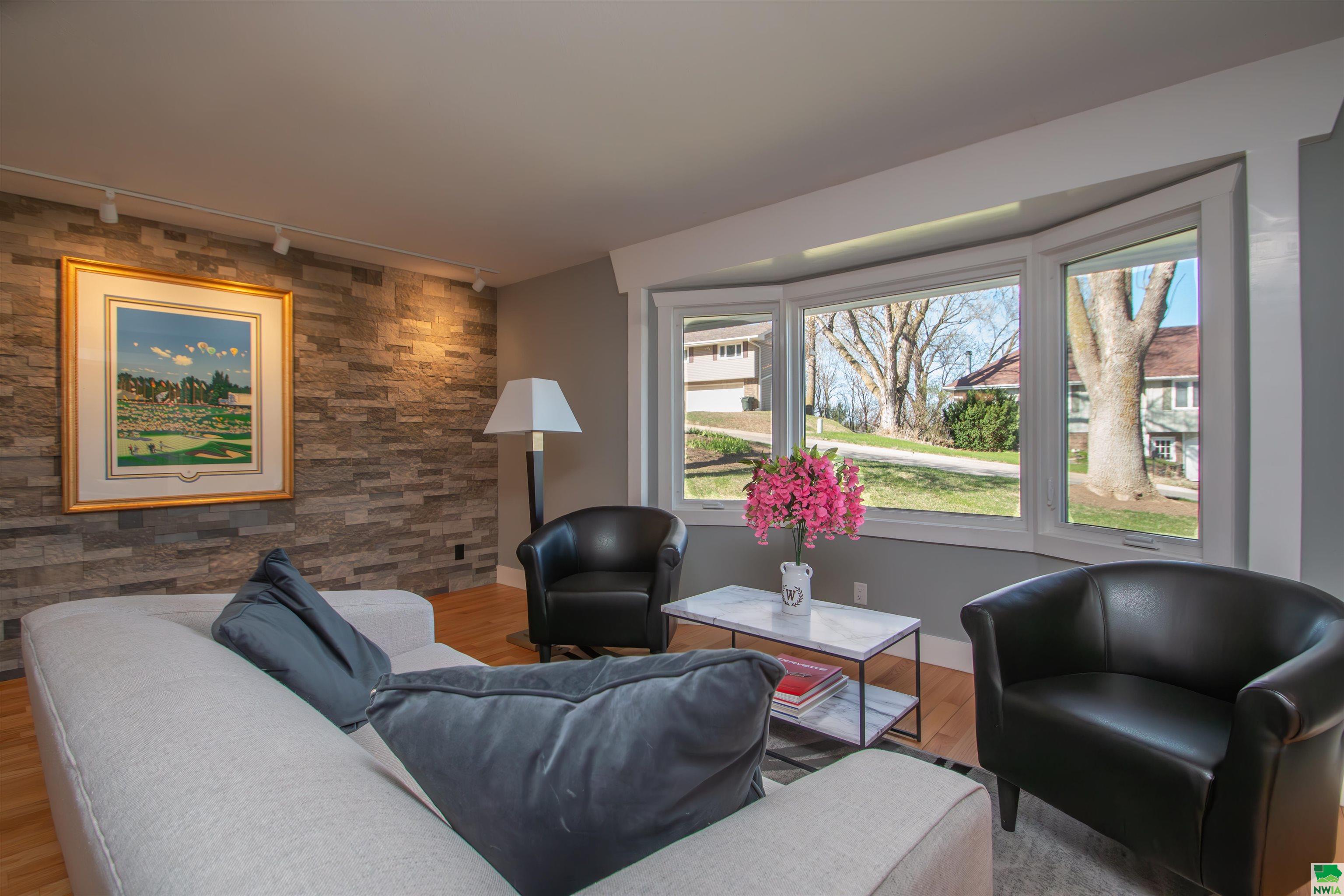 Sioux City, Iowa, 51104, United States, 5 Bedrooms Bedrooms, ,3 BathroomsBathrooms,Residential,For Sale,1921343
