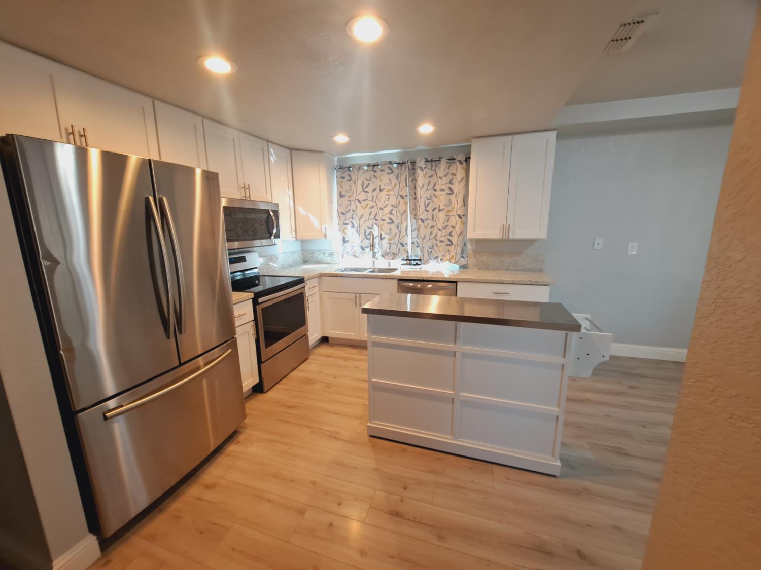 Lincoln, California, 95648, United States, 3 Bedrooms Bedrooms, ,2 BathroomsBathrooms,Residential,For Sale,1983454