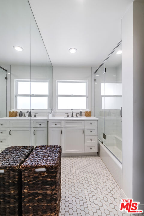 Malibu, California, 90265, United States, 3 Bedrooms Bedrooms, ,2 BathroomsBathrooms,Residential,For Sale,1868514