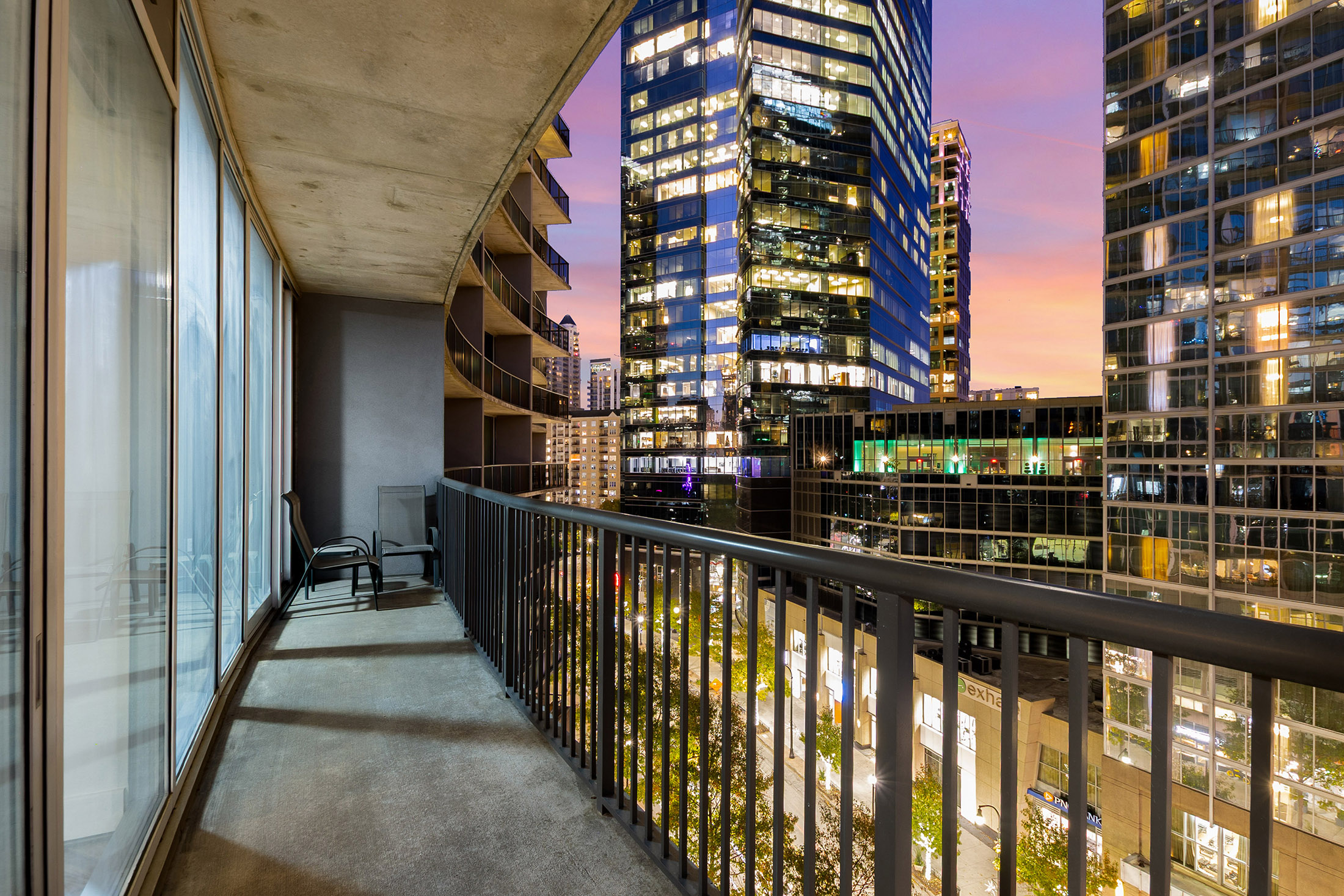  Iconic Intown Living at 1010 Midtown - 物件實景