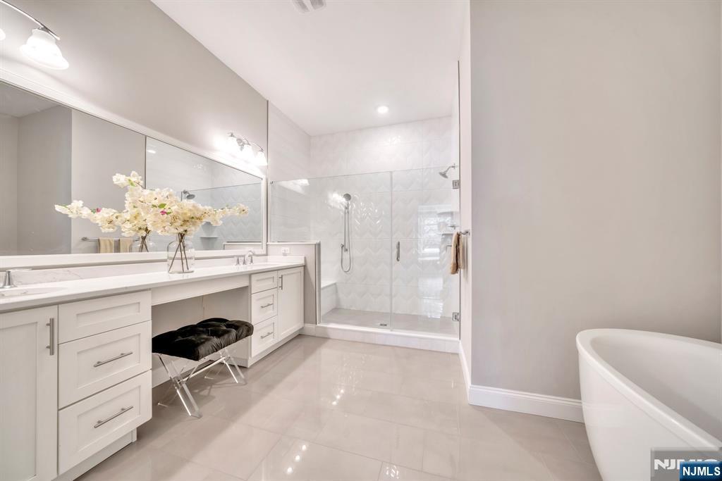 River Vale, New Jersey, 07675, United States, 3 Bedrooms Bedrooms, ,5 BathroomsBathrooms,Residential,For Sale,1906590
