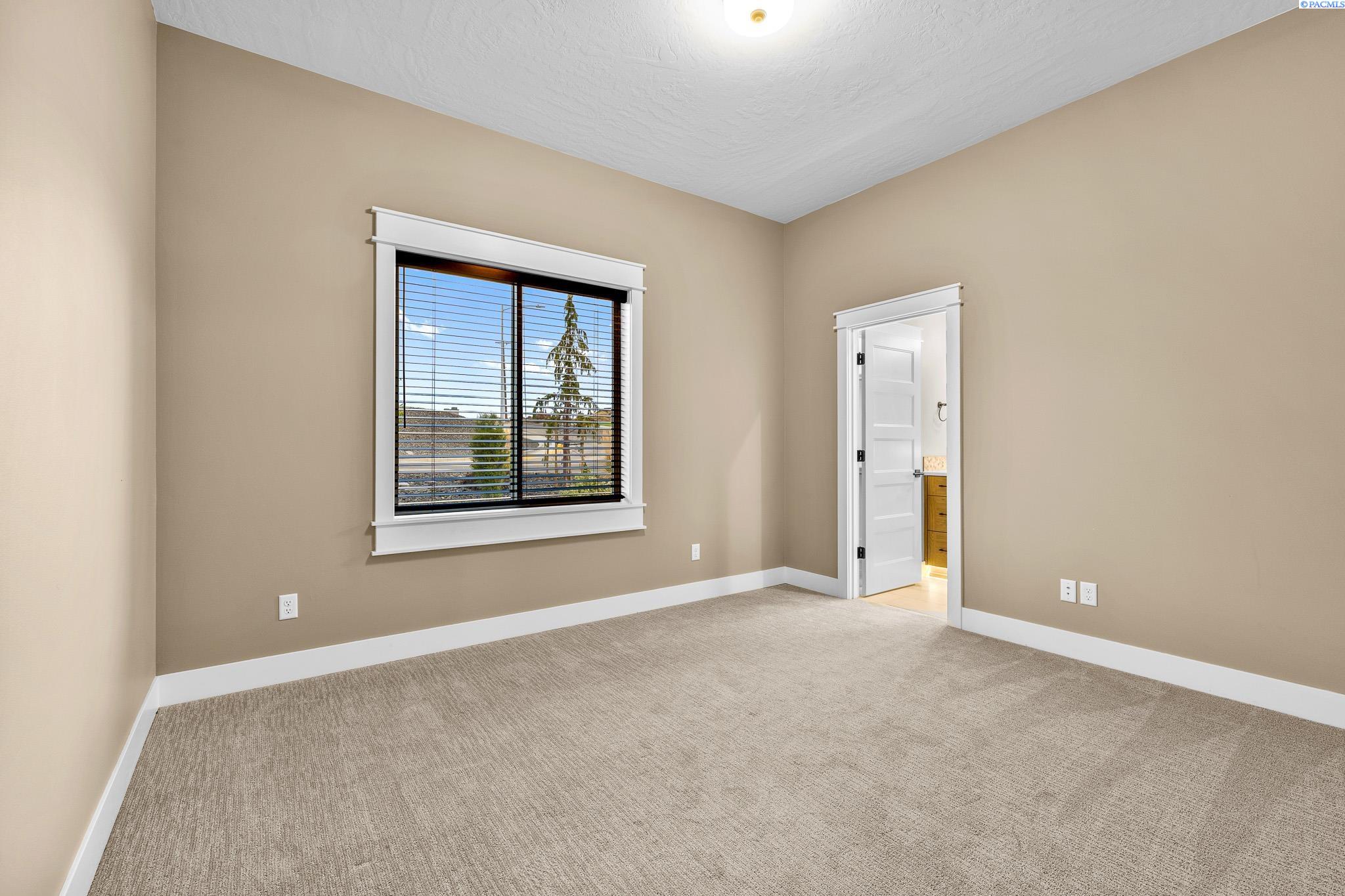 Richland, Washington, 99352, United States, 4 Bedrooms Bedrooms, ,4 BathroomsBathrooms,Residential,For Sale,1943884