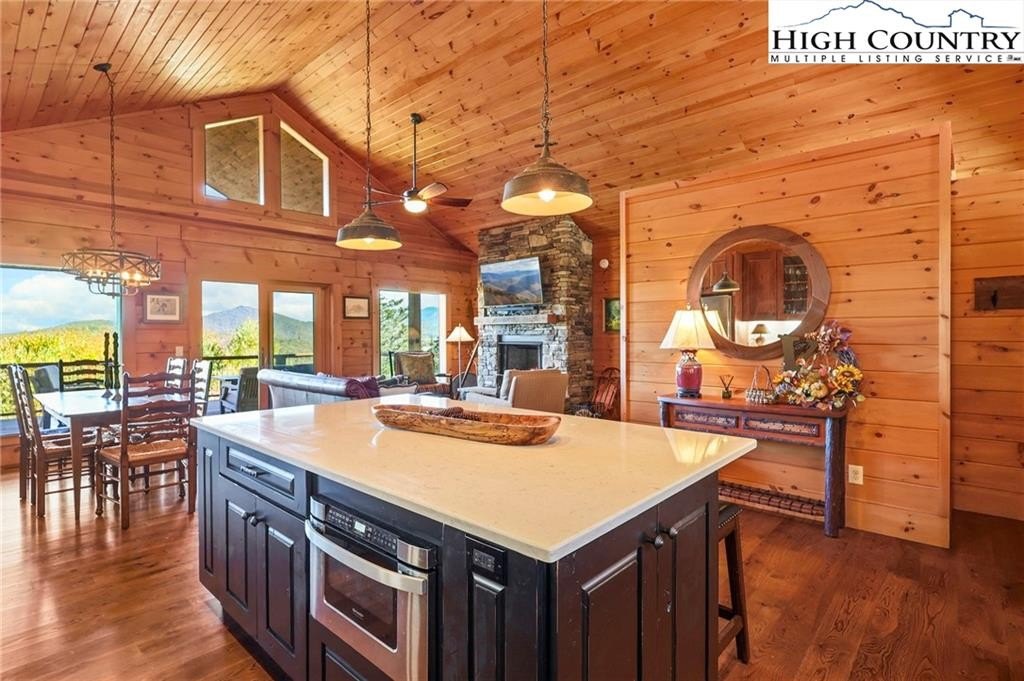 Banner Elk, North Carolina, 28604, United States, 4 Bedrooms Bedrooms, ,5 BathroomsBathrooms,Residential,For Sale,1977191