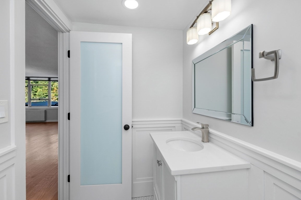 Newton, Massachusetts, 02467, United States, 1 Bedroom Bedrooms, ,2 BathroomsBathrooms,Residential,For Sale,1960805