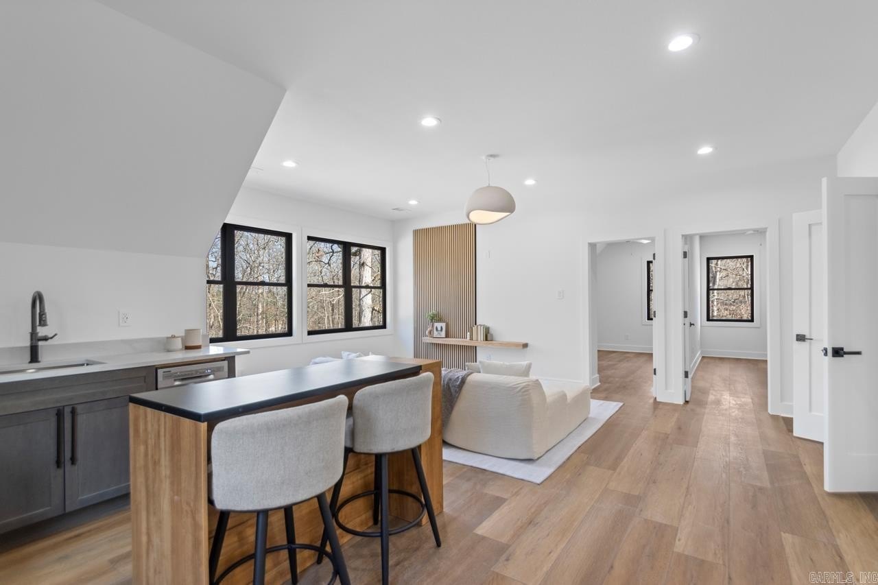 Alexander, Arkansas, 72002, United States, 6 Bedrooms Bedrooms, ,4 BathroomsBathrooms,Residential,For Sale,1986136