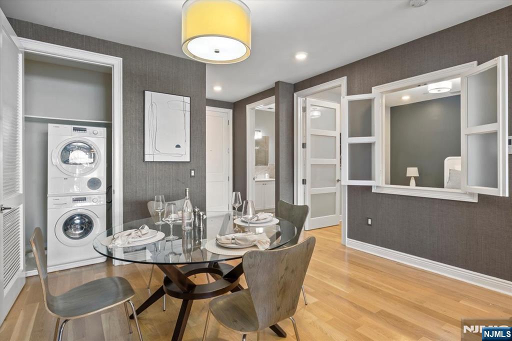 Edgewater, New Jersey, 07020, United States, 2 Bedrooms Bedrooms, ,2 BathroomsBathrooms,Residential,For Sale,1849063
