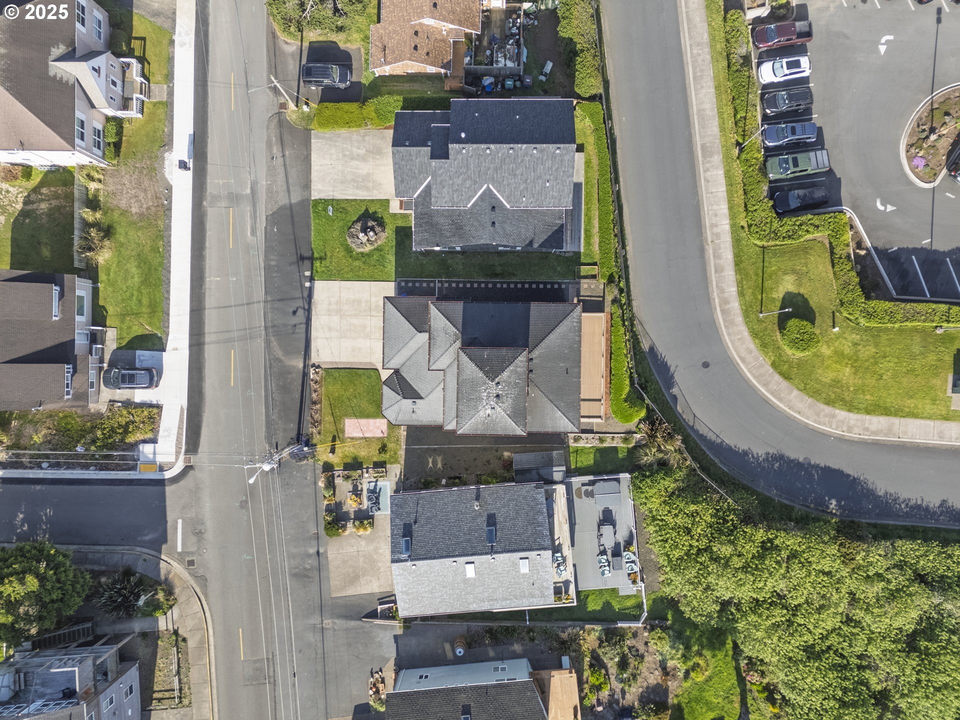 Lincoln City, Oregon, 97367, United States, 4 Bedrooms Bedrooms, ,3 BathroomsBathrooms,Residential,For Sale,1793948