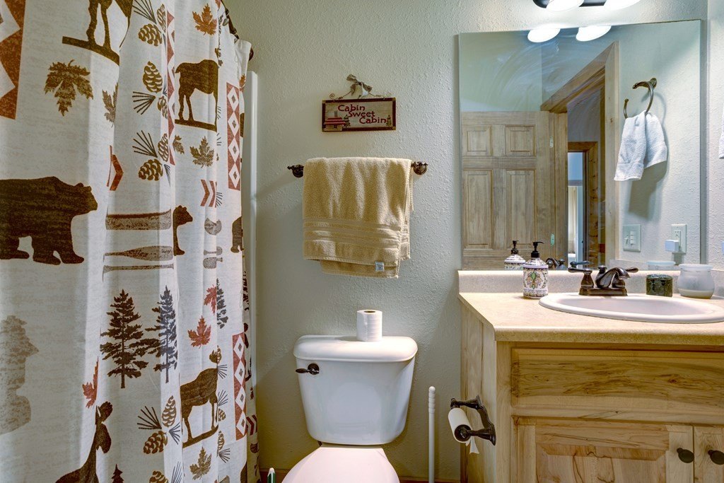 Hiawassee, Georgia, 30546, United States, 4 Bedrooms Bedrooms, ,5 BathroomsBathrooms,Residential,For Sale,1880672