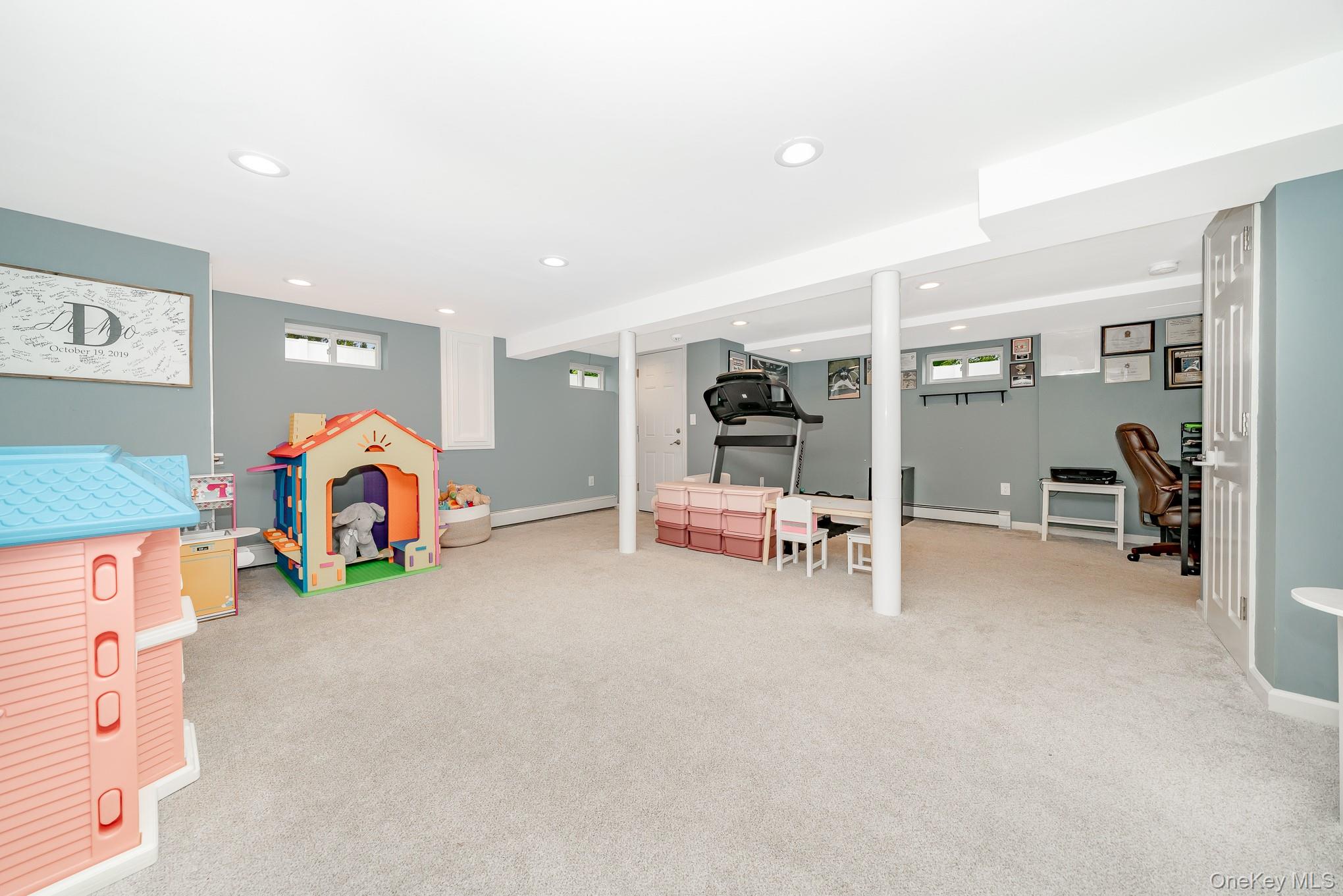Massapequa Park, New York, 11762, United States, 3 Bedrooms Bedrooms, ,3 BathroomsBathrooms,Residential,For Sale,1937642