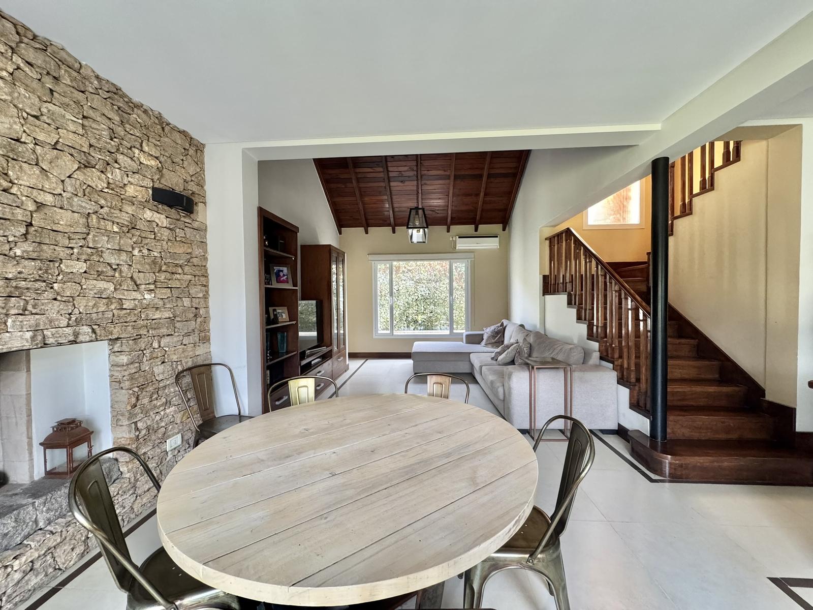 Godoy Cruz, AR-M, AR, 5 Bedrooms Bedrooms, ,4 BathroomsBathrooms,Residential,For Sale,1961859