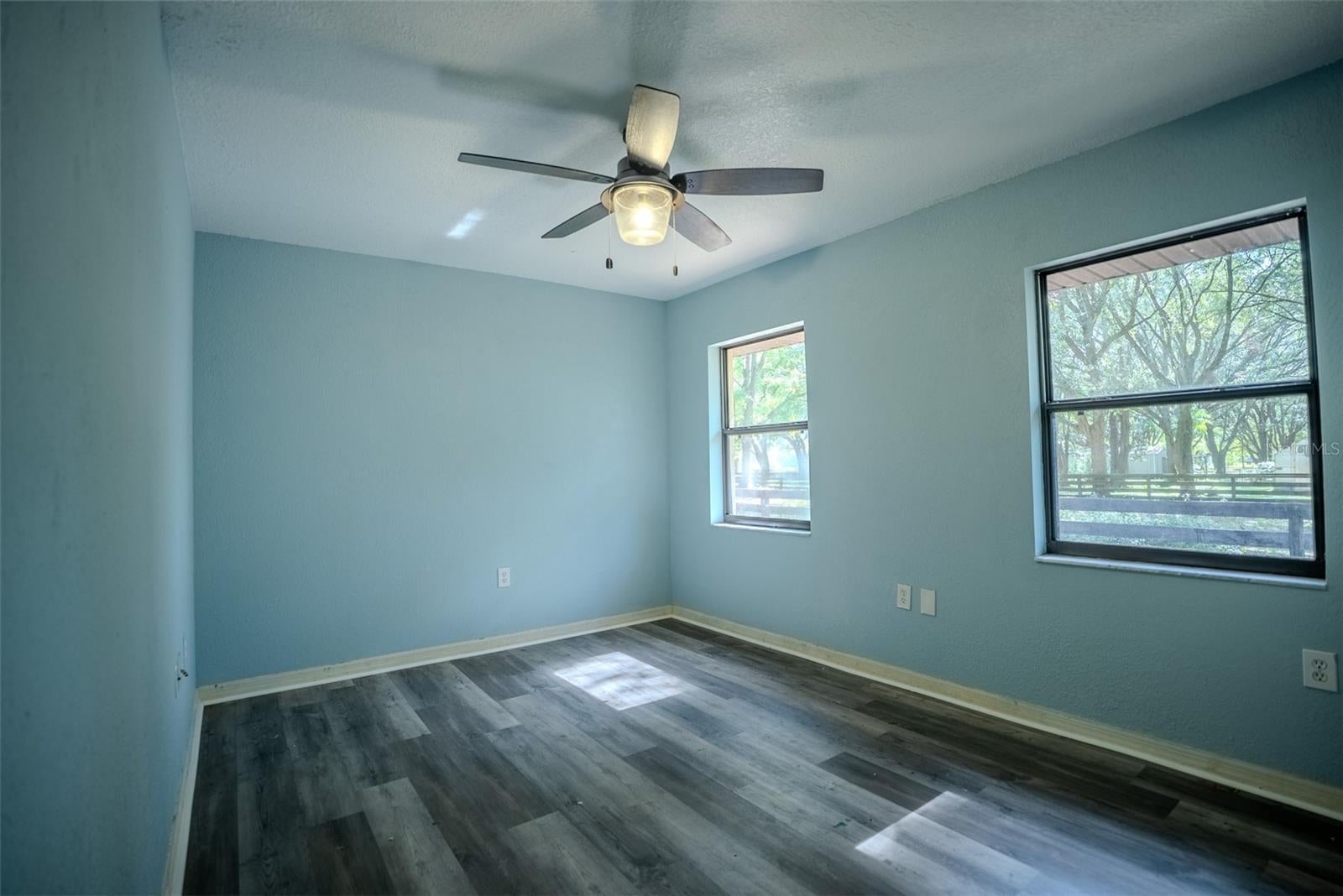 LADY LAKE, Florida, 32159, United States, 5 Bedrooms Bedrooms, ,3 BathroomsBathrooms,Residential,For Sale,1850305